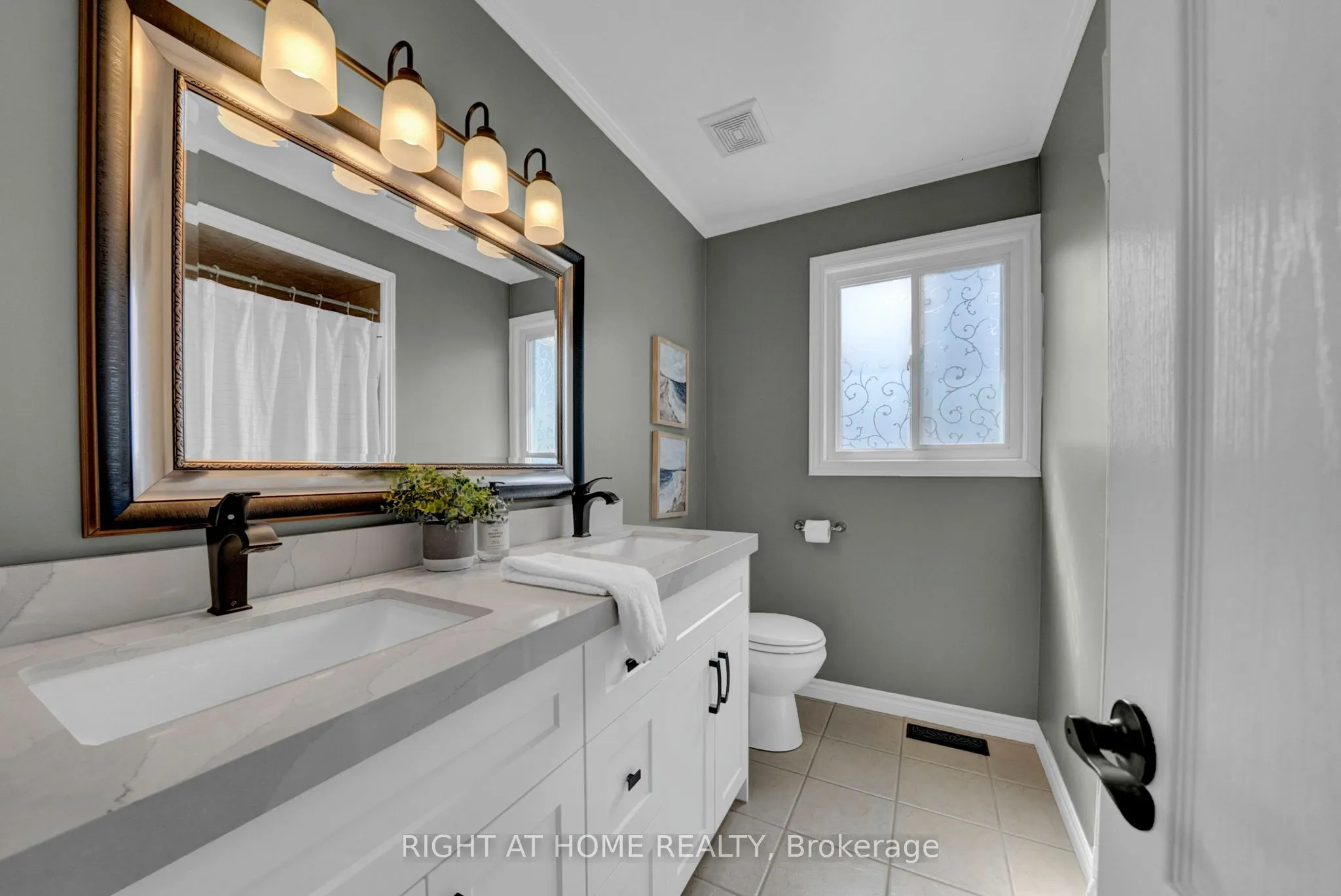 1194 Northgate Crescent