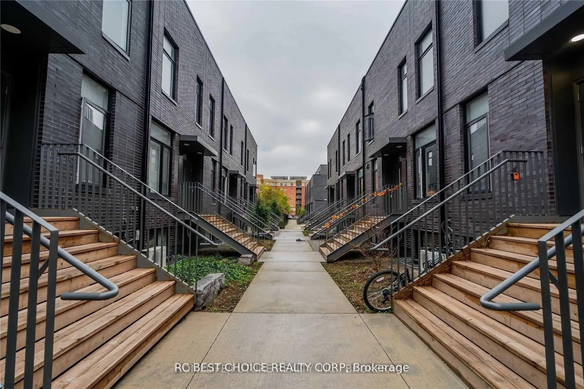 1760 Simcoe Street N, #74