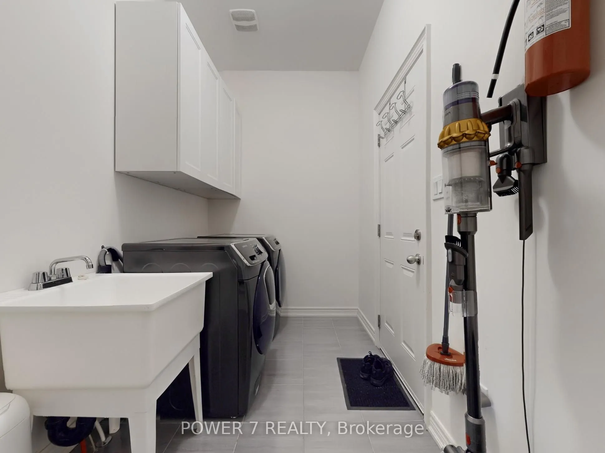 2417 Dress Circle Crescent