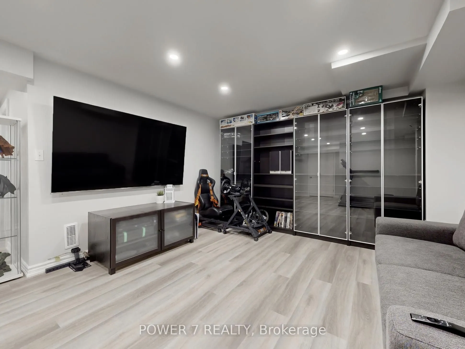 2417 Dress Circle Crescent