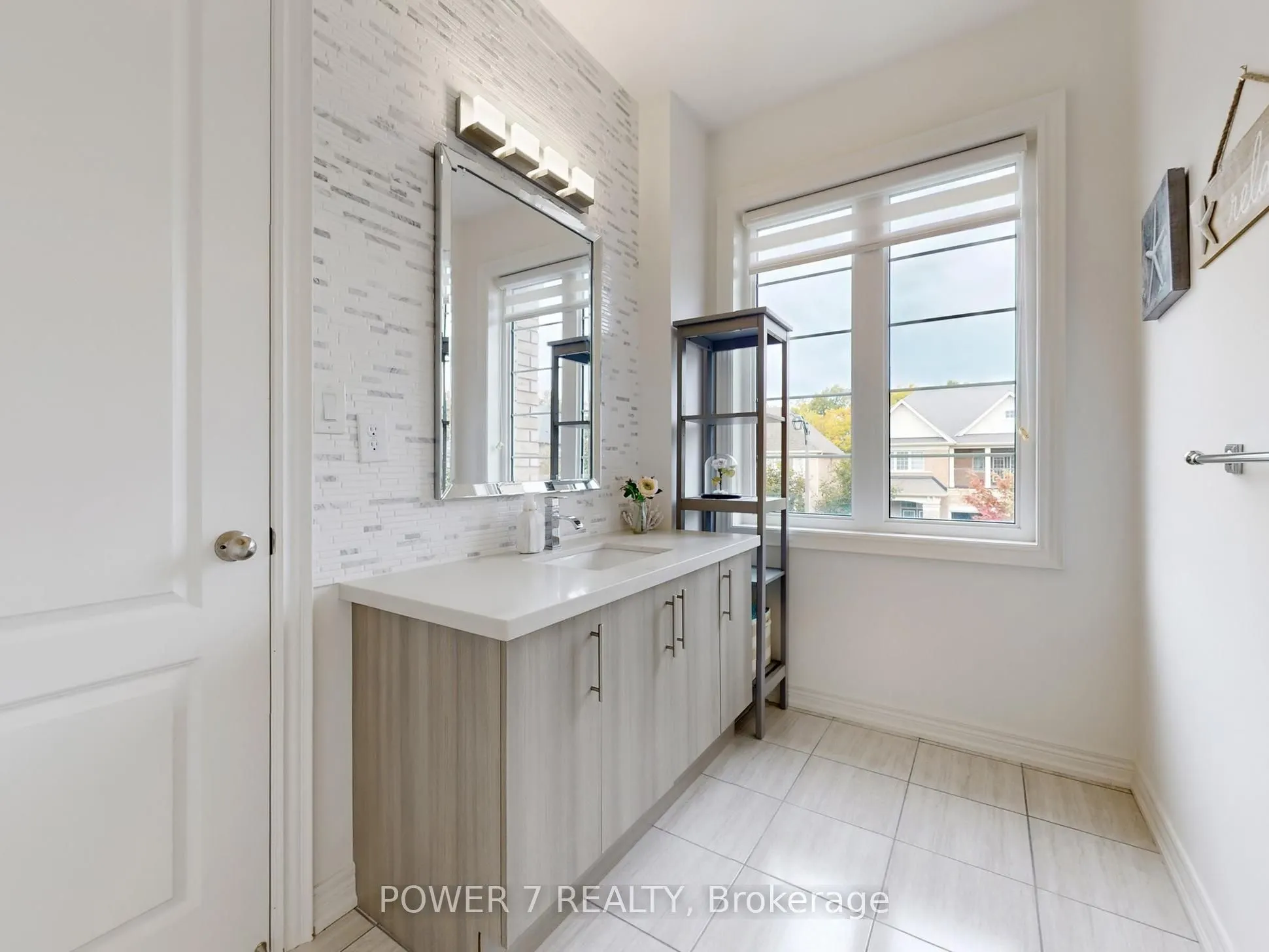 2417 Dress Circle Crescent