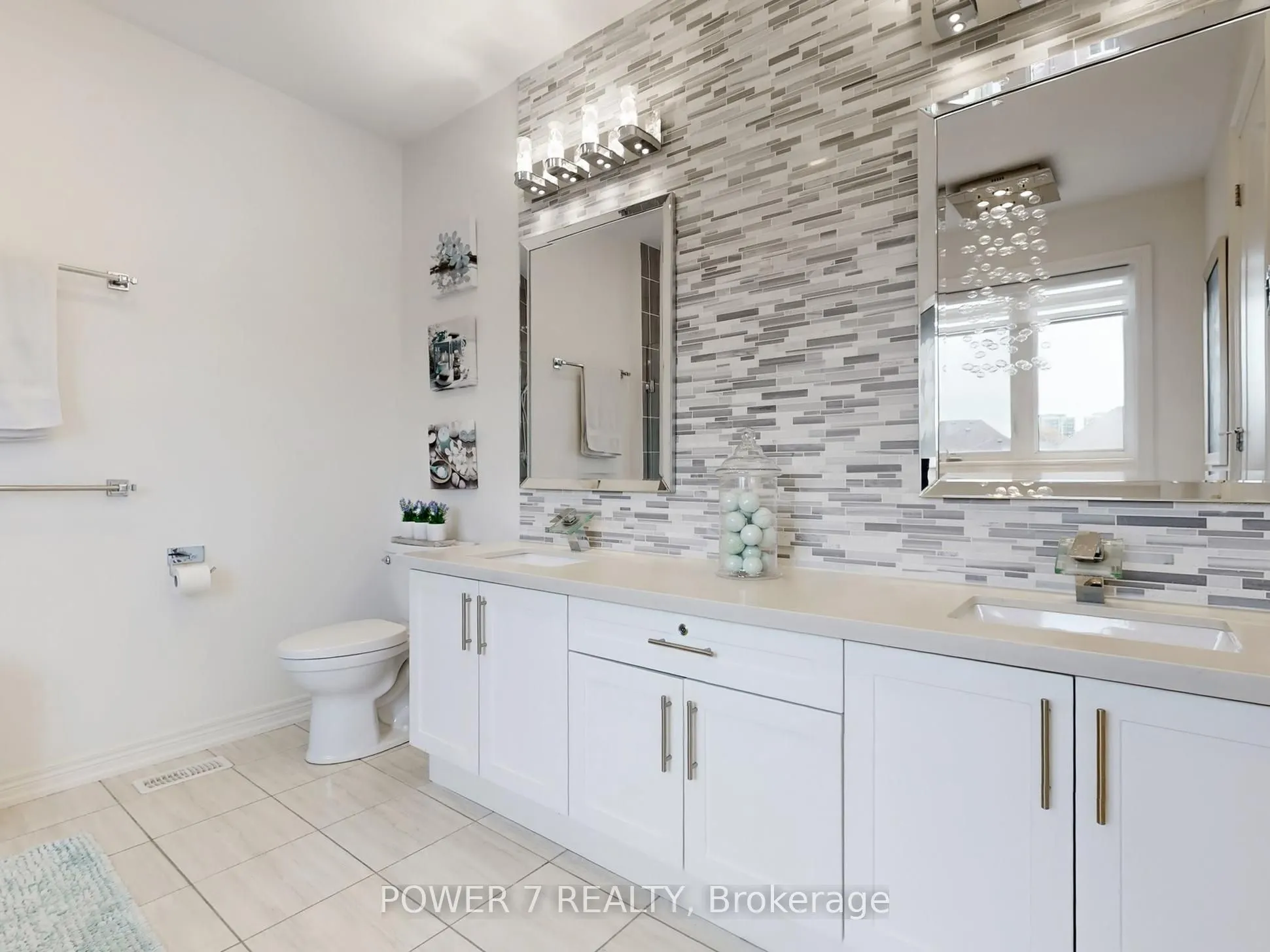 2417 Dress Circle Crescent