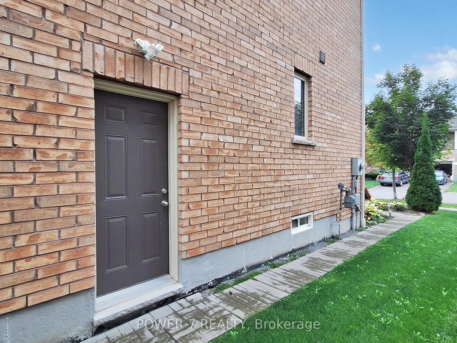 2417 Dress Circle Crescent