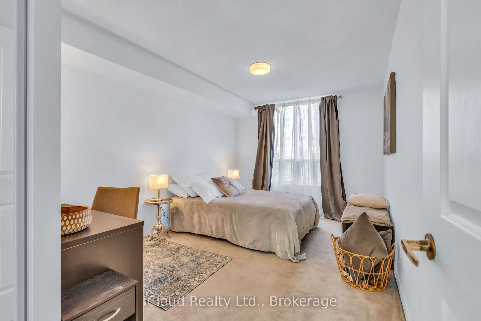 88 Corporate Drive, #611