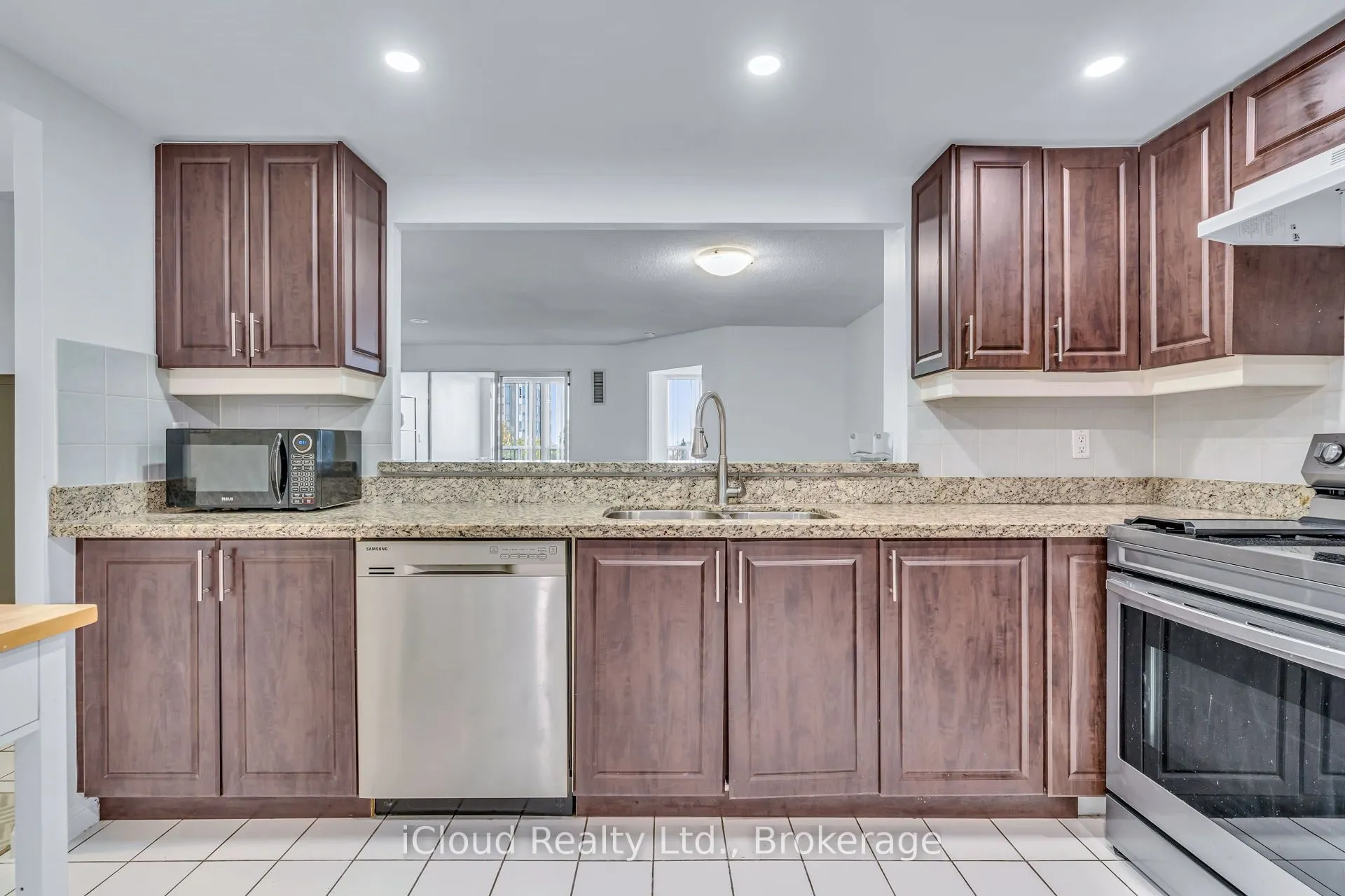 88 Corporate Drive, #611