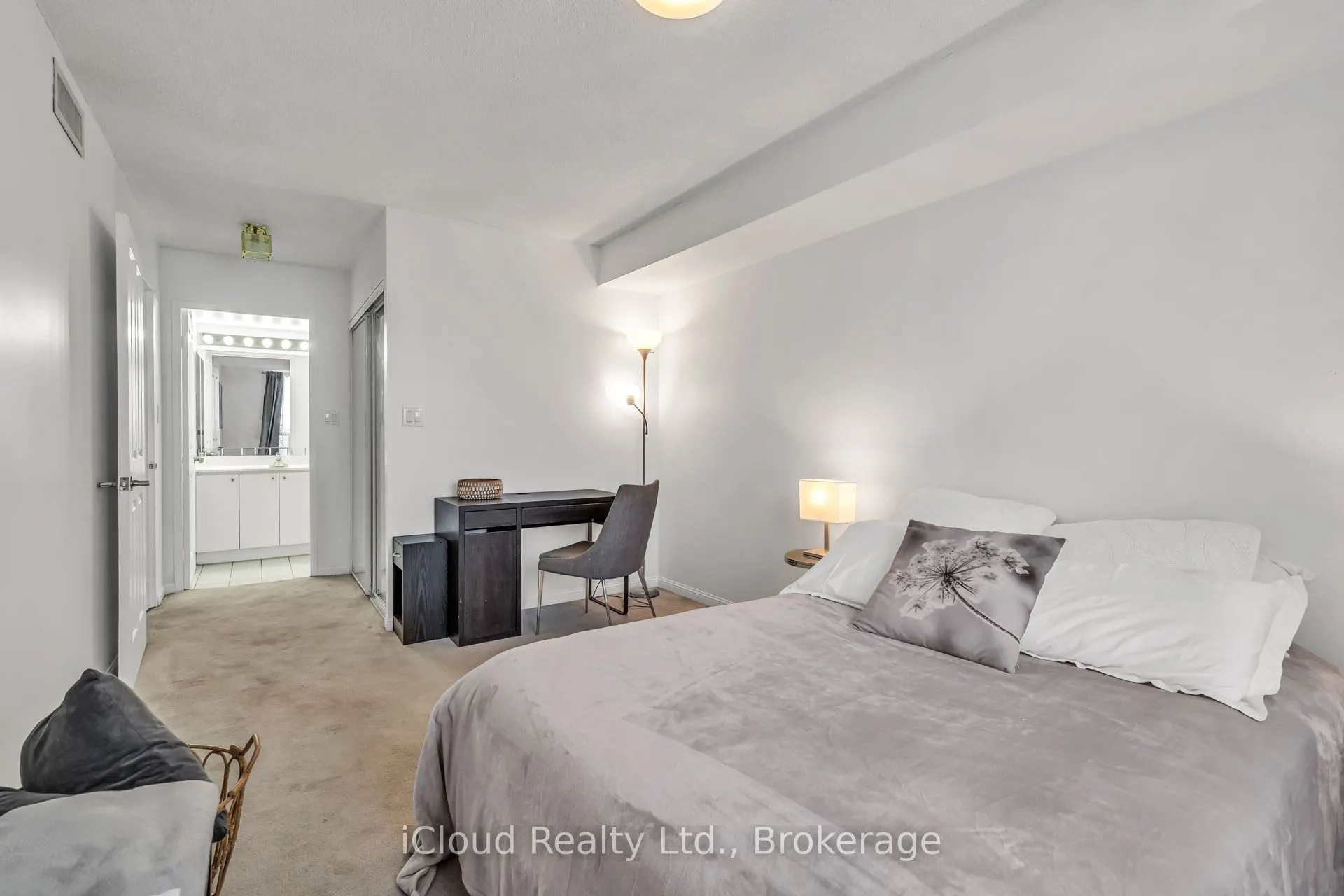 88 Corporate Drive, #611