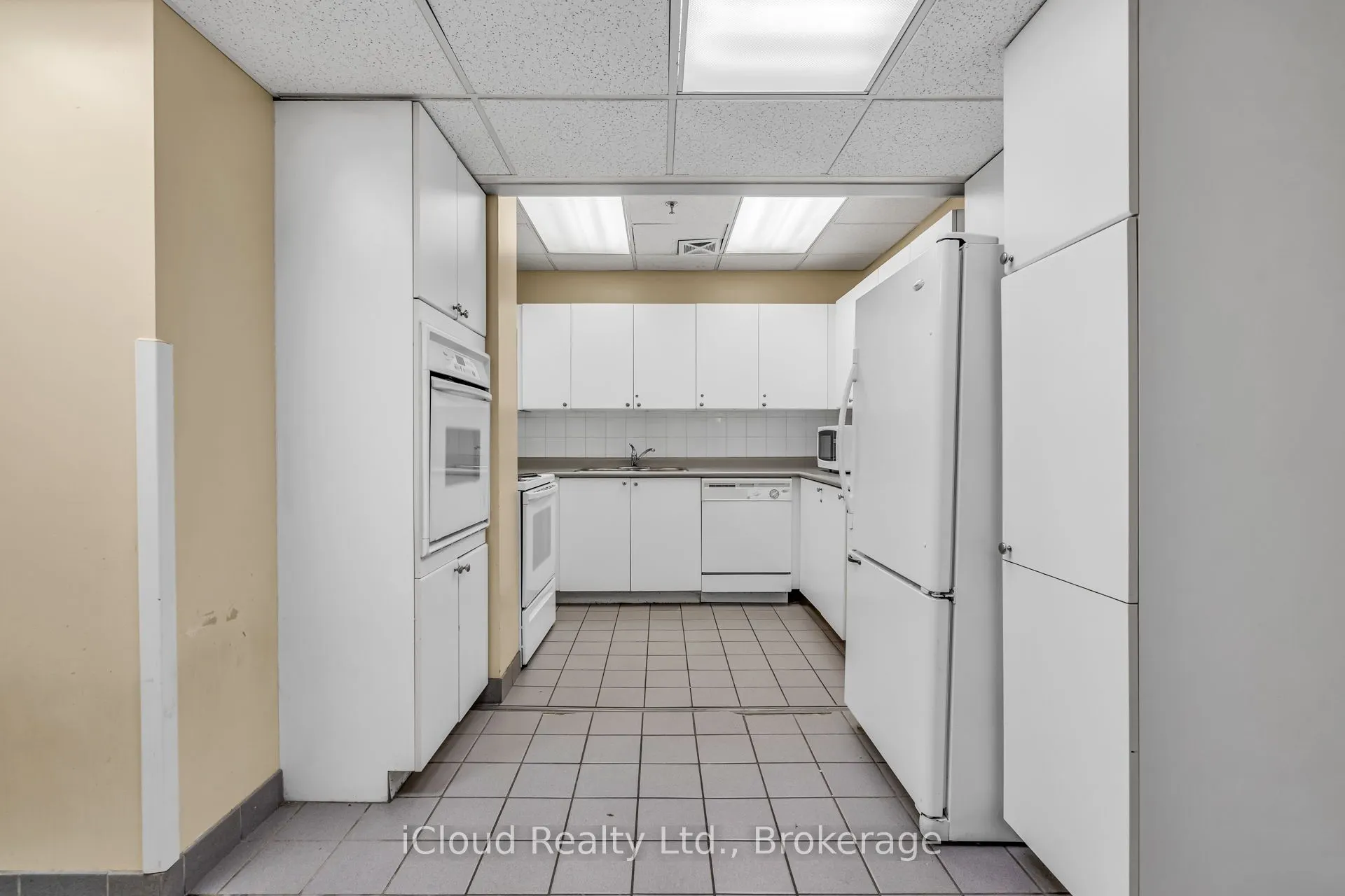 88 Corporate Drive, #611