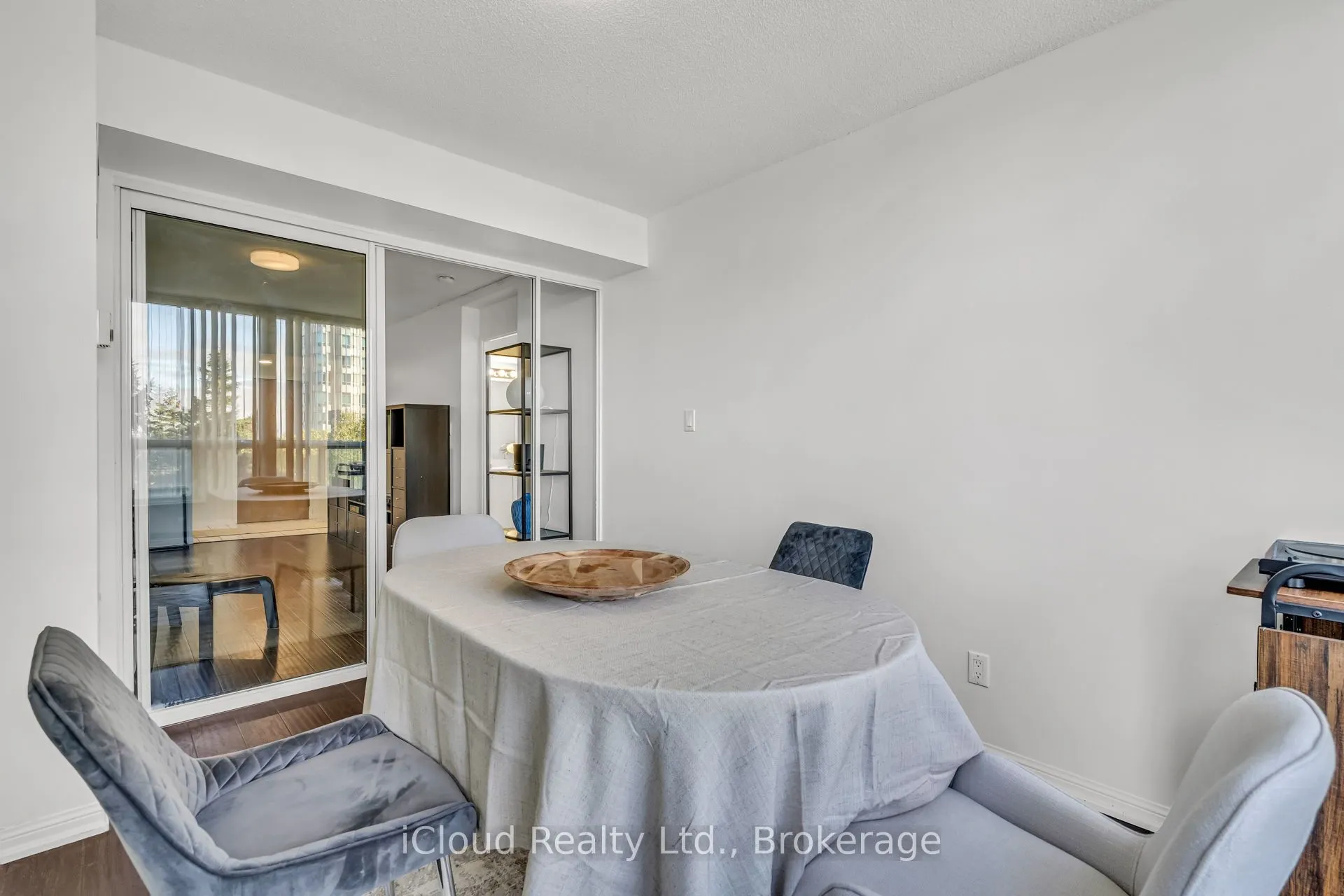 88 Corporate Drive, #611