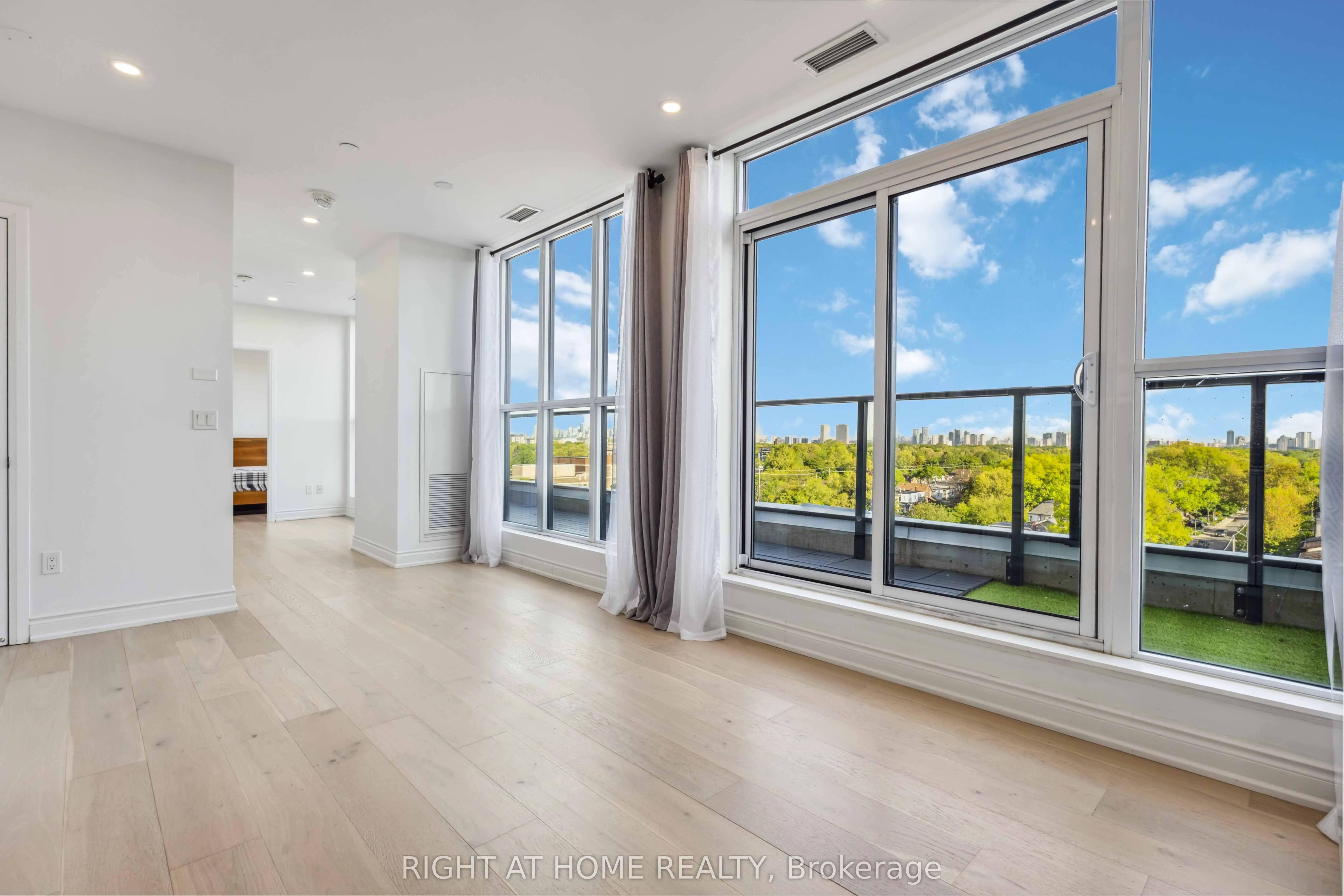 2301 Danforth Avenue, #PH801