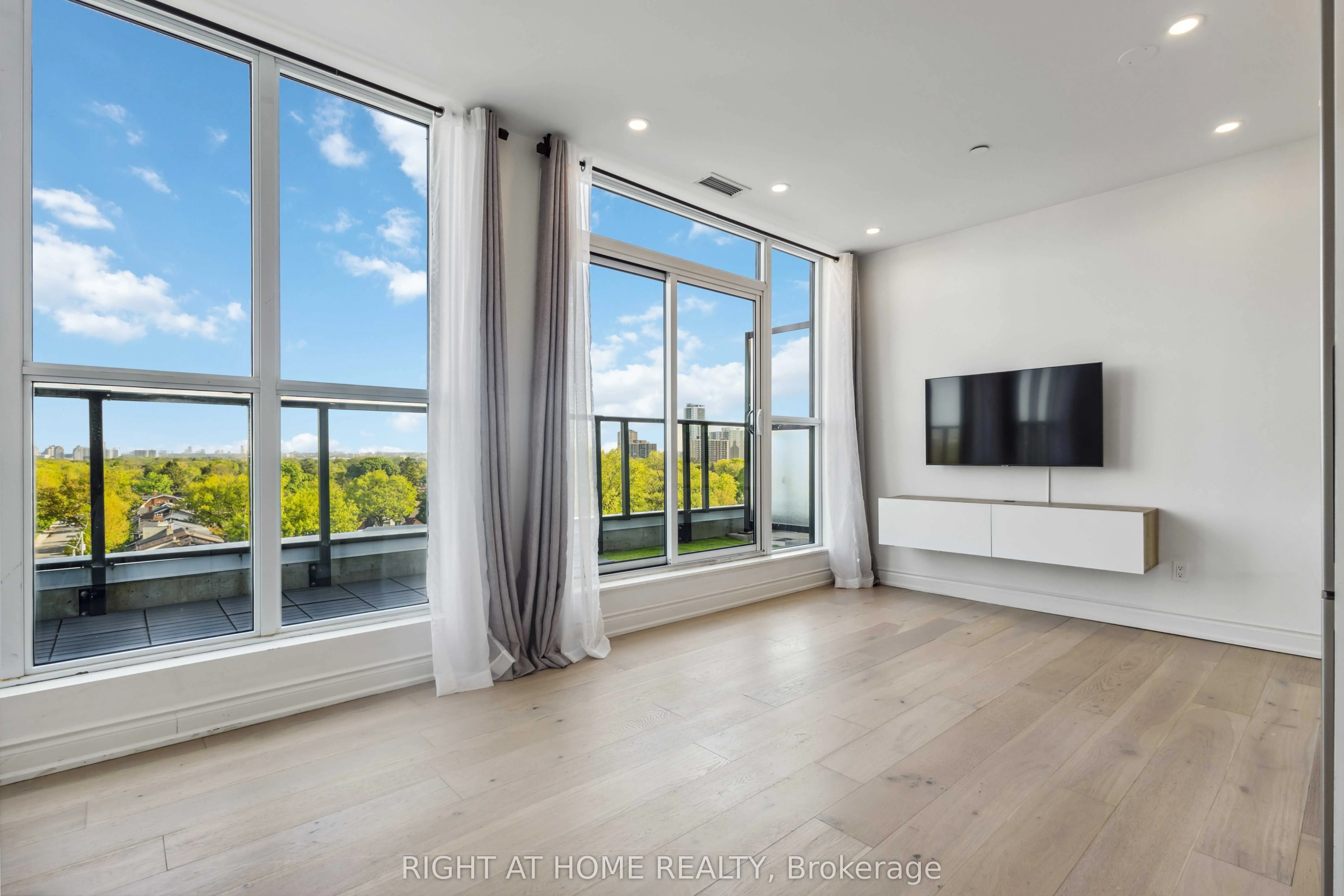 2301 Danforth Avenue, #PH801