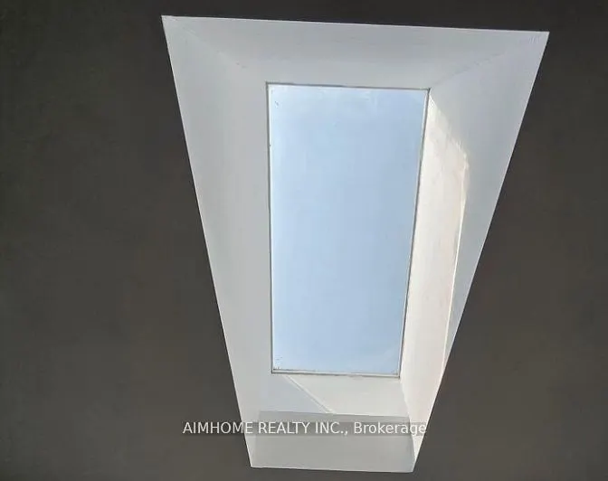 125 Roxanne Crescent