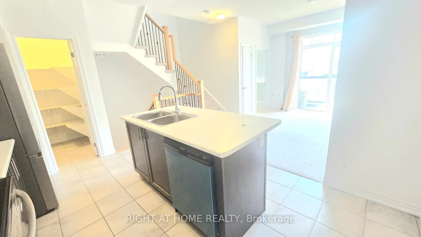 1992 Cameron Lott Crescent