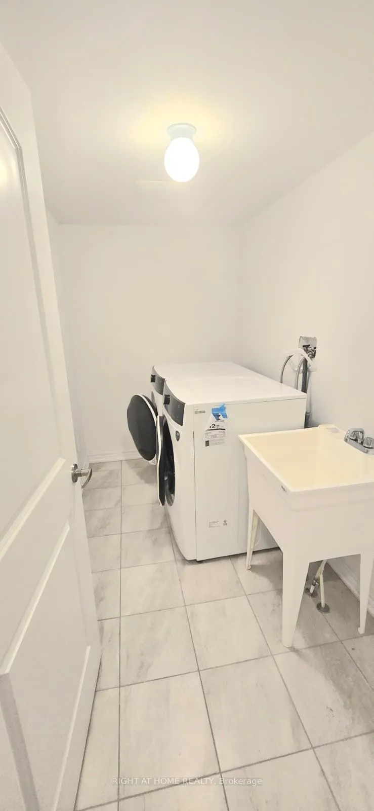 1992 Cameron Lott Crescent