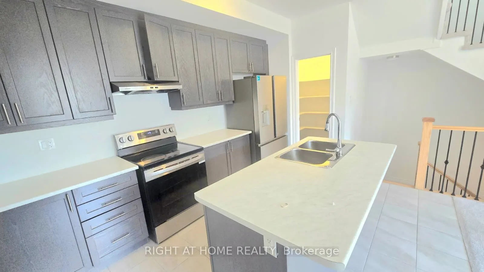 1992 Cameron Lott Crescent