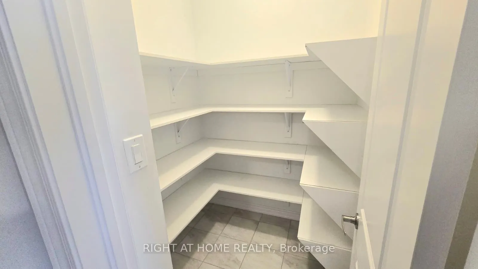 1992 Cameron Lott Crescent