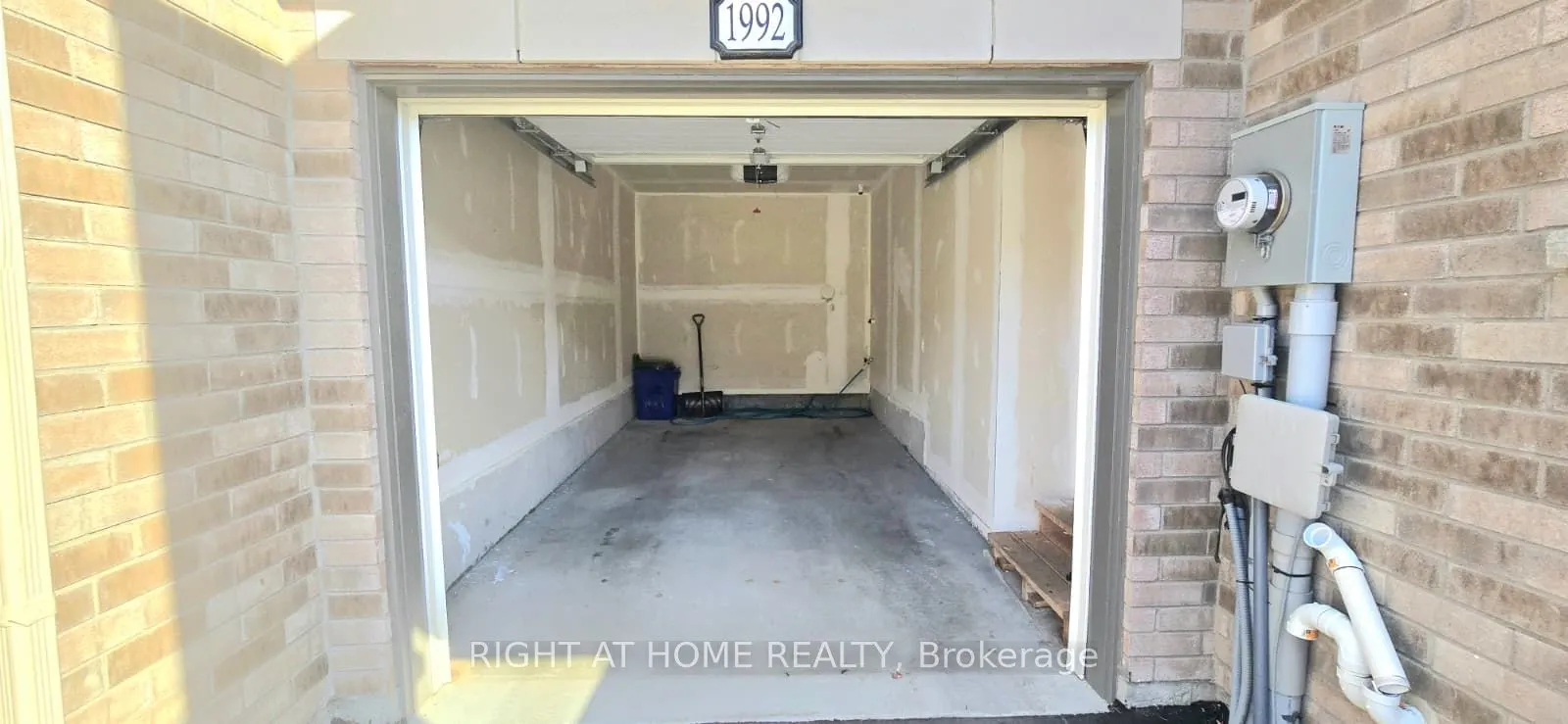 1992 Cameron Lott Crescent