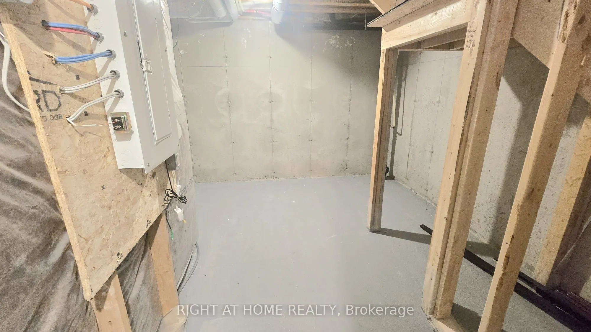 1992 Cameron Lott Crescent