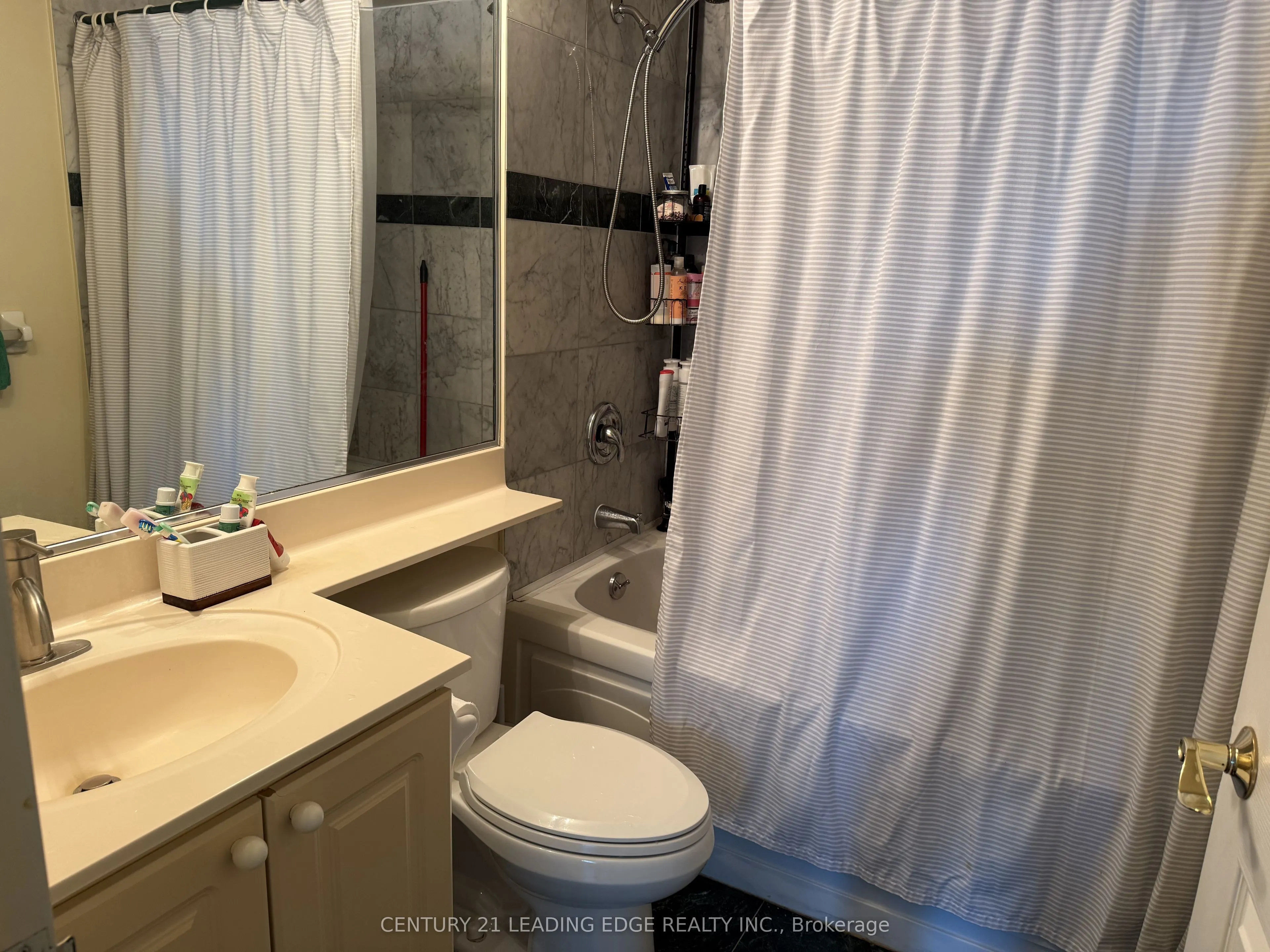 18 Lee Centre Drive, #903