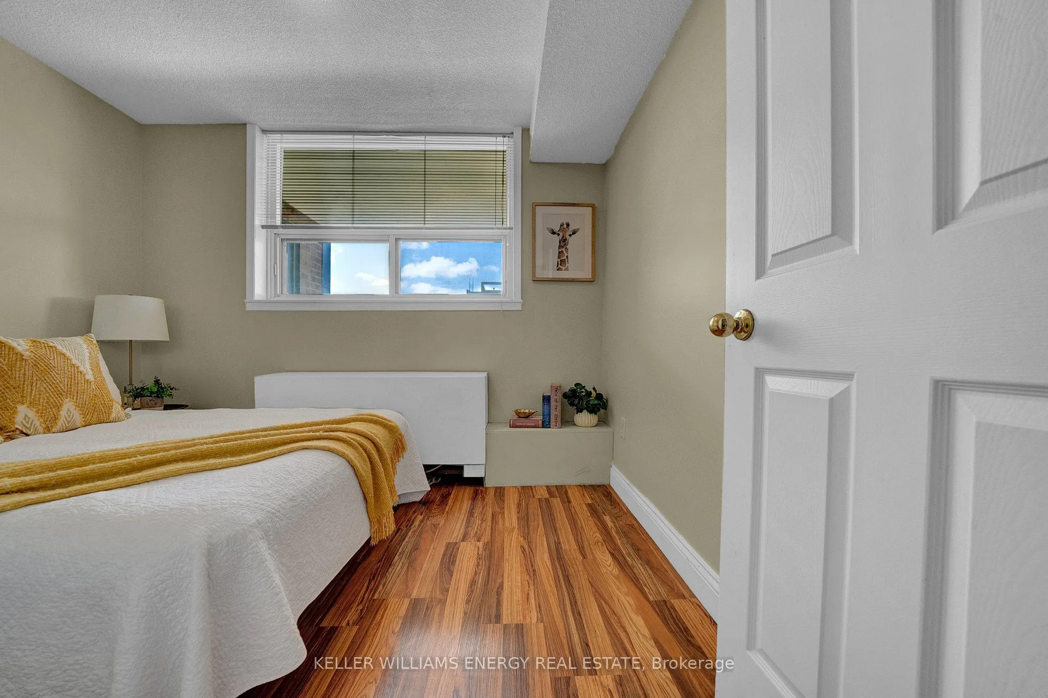 80 Athol Street E, #302