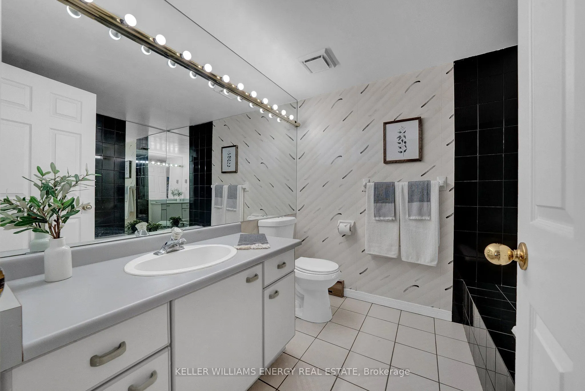 80 Athol Street E, #302