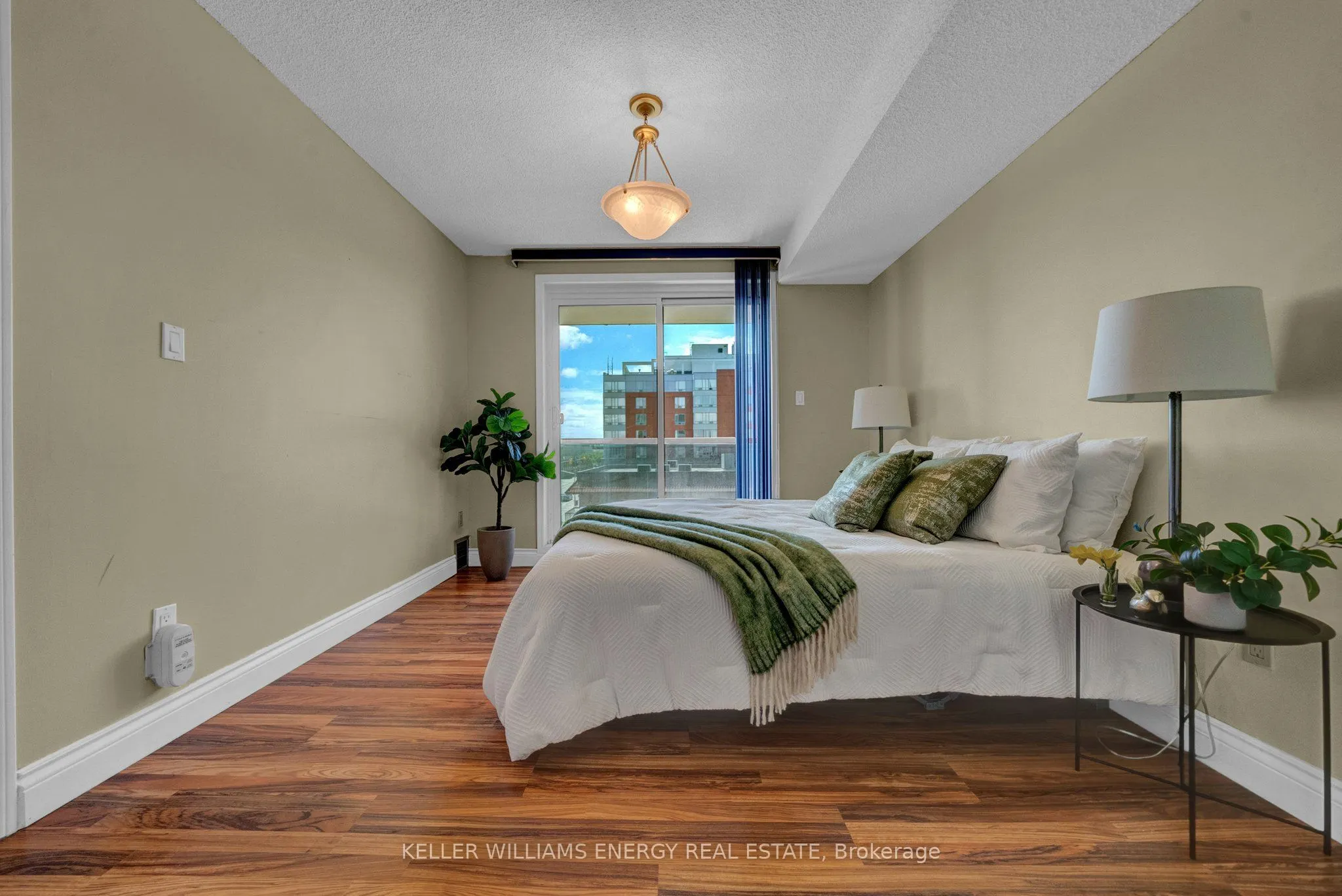 80 Athol Street E, #302