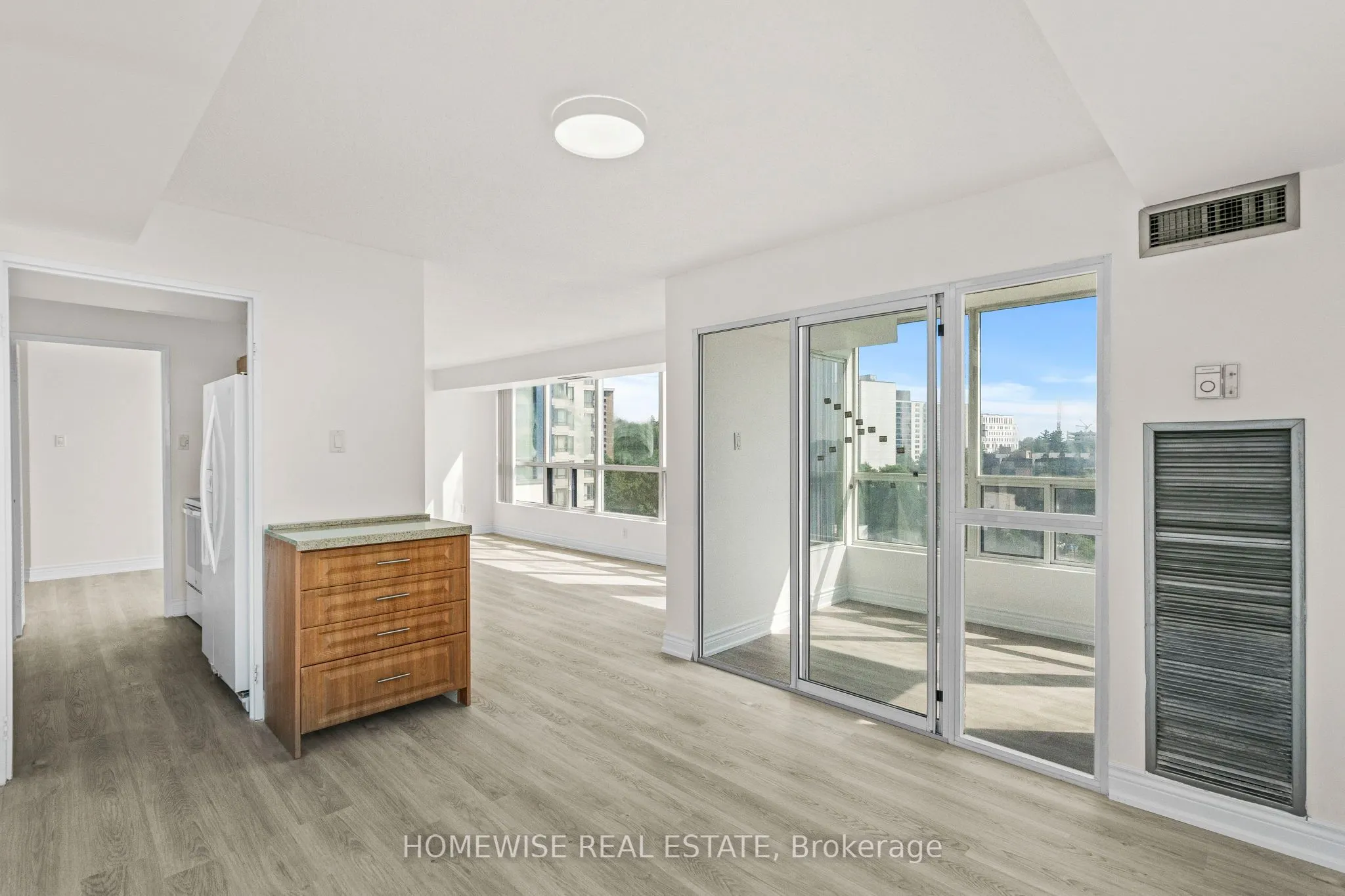 3050 Ellesmere Road, #906