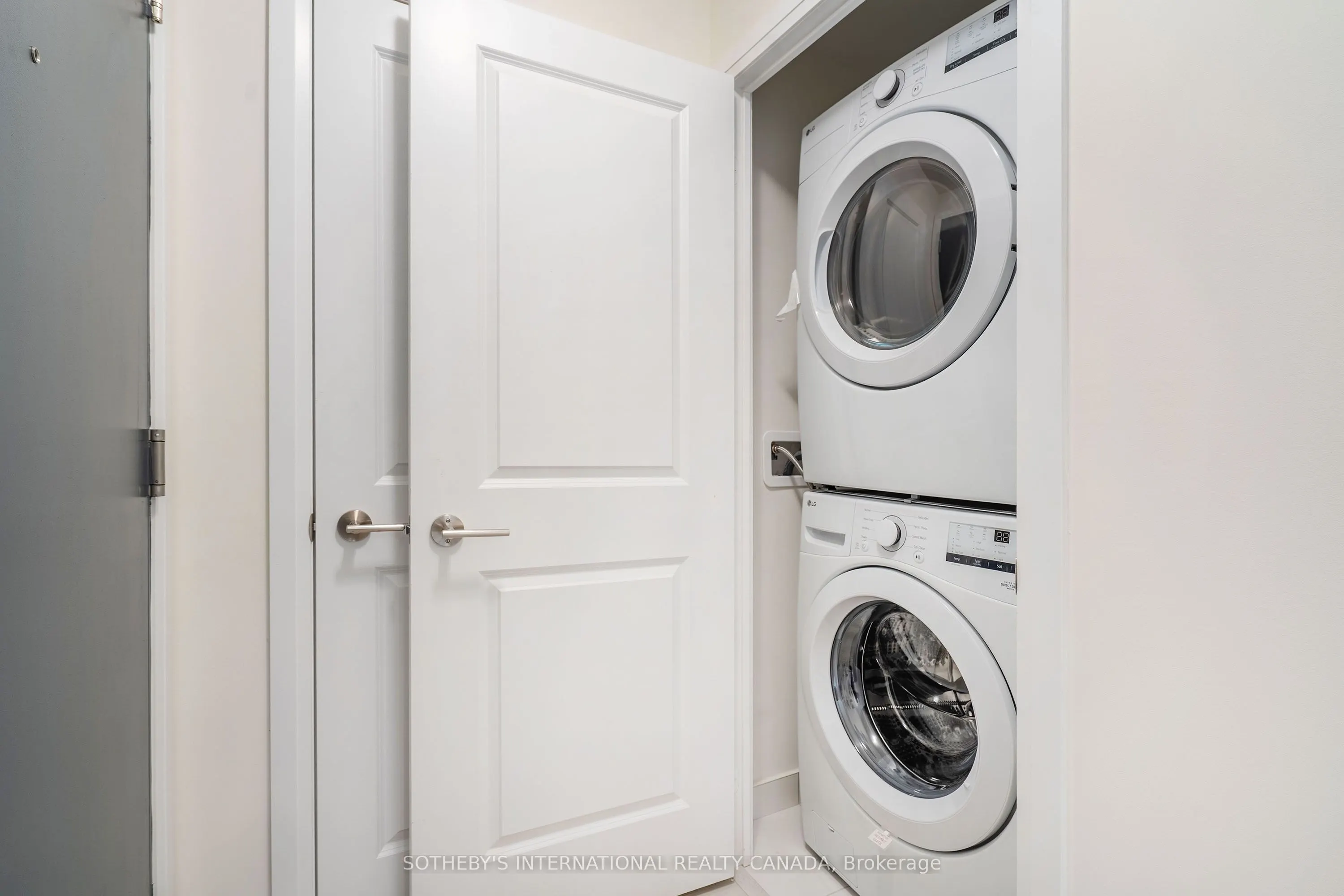 3260 Sheppard Avenue E, #2102