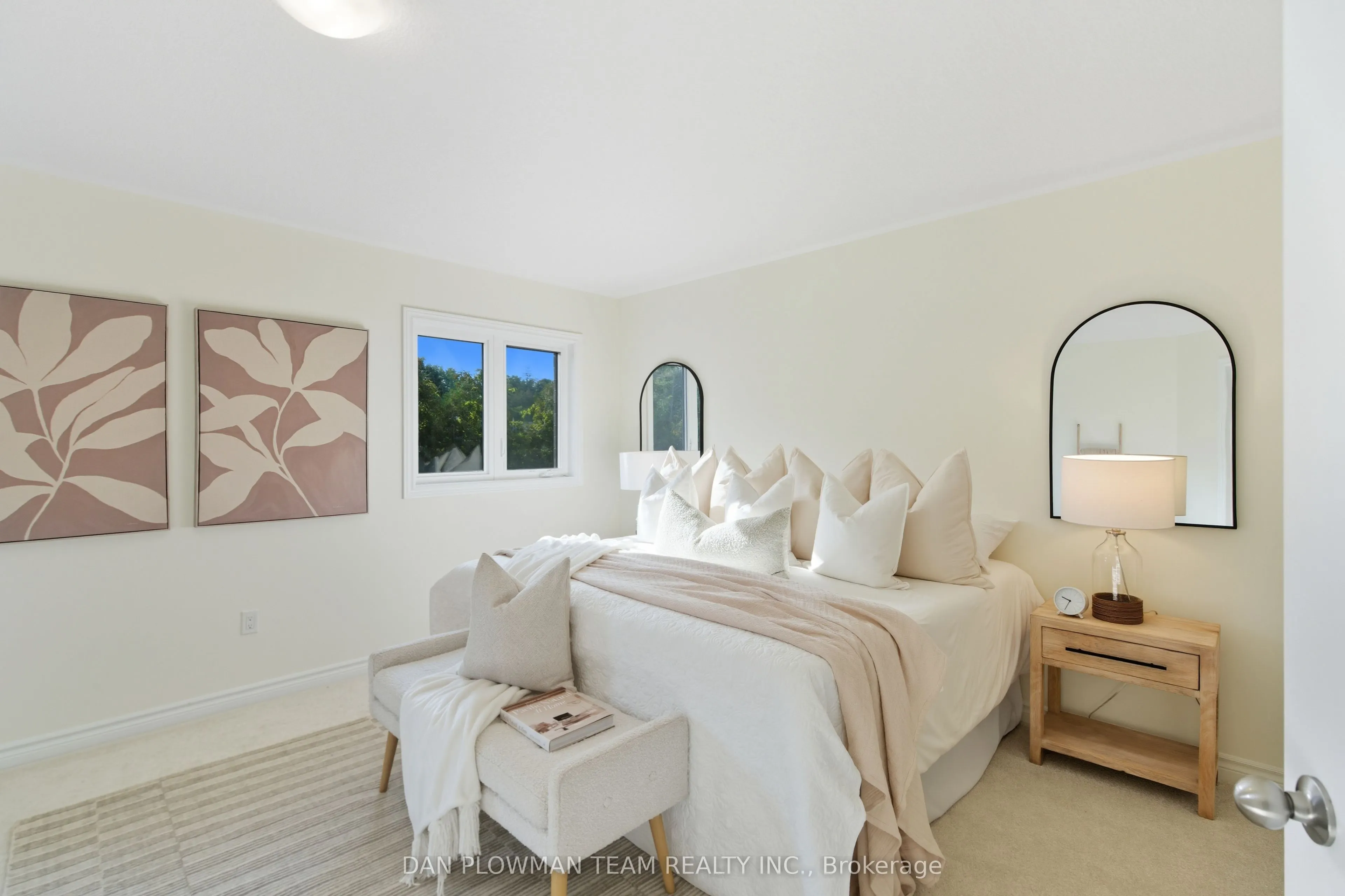 98 North Garden Boulevard