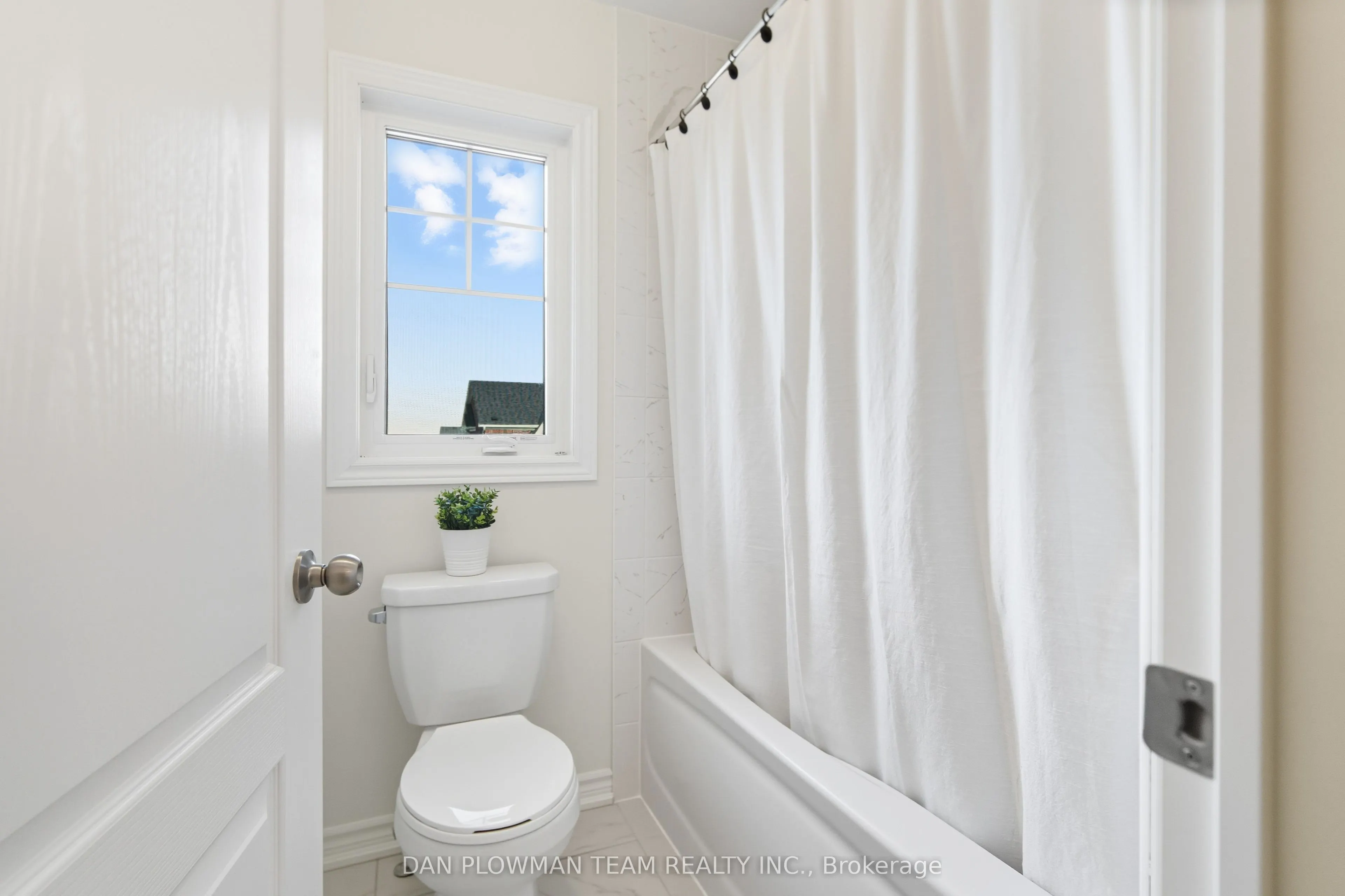 98 North Garden Boulevard