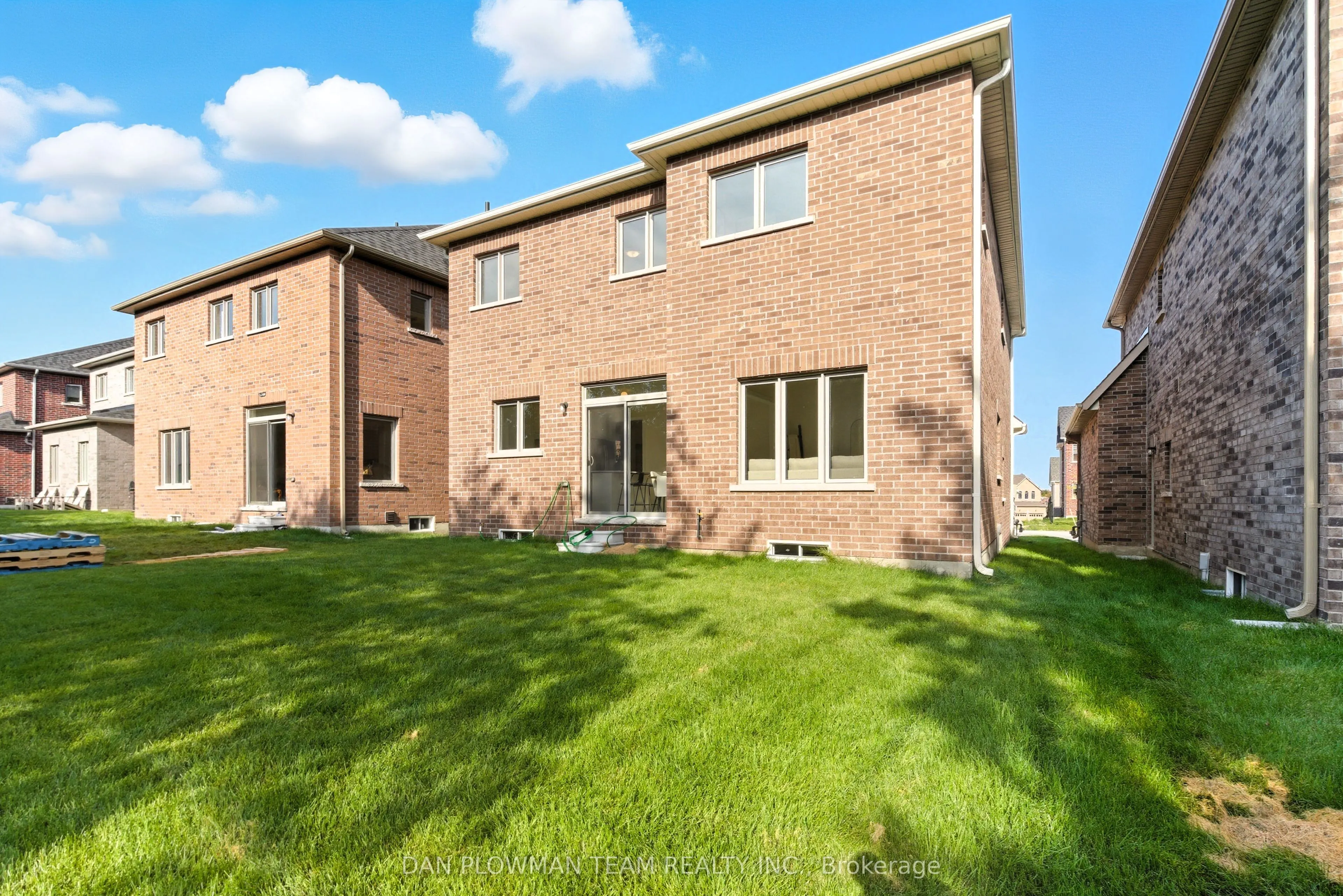 98 North Garden Boulevard