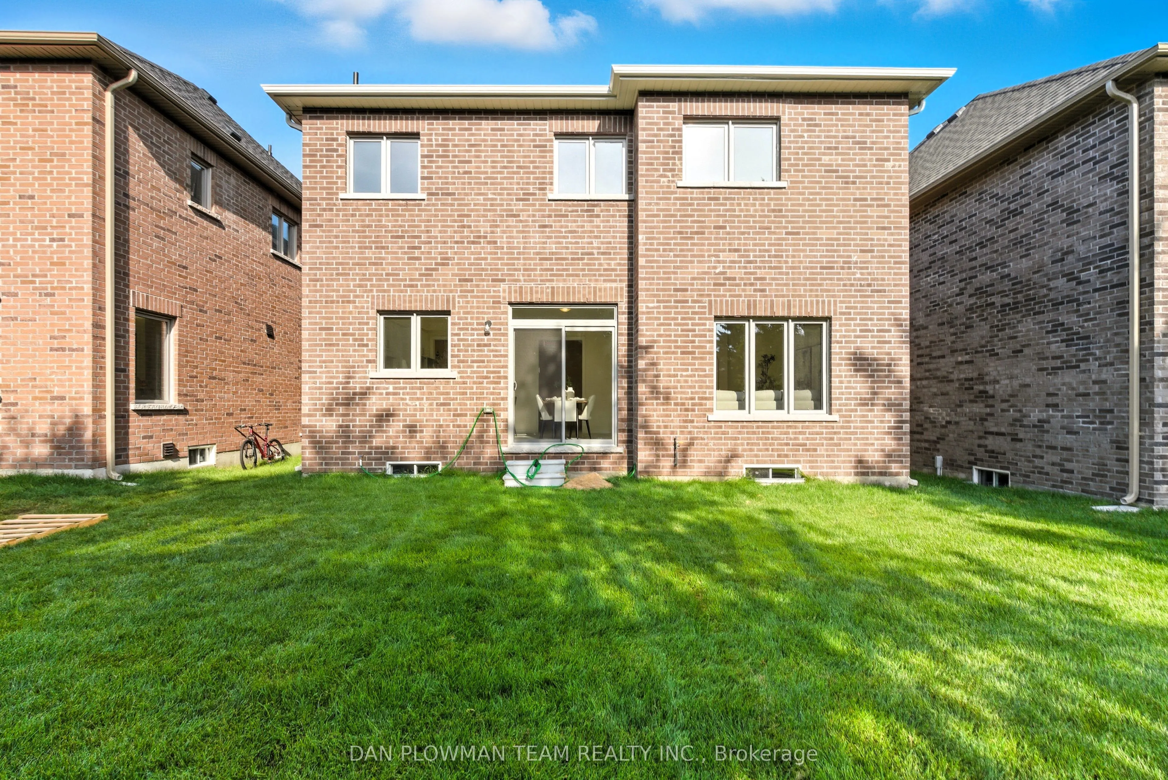 98 North Garden Boulevard