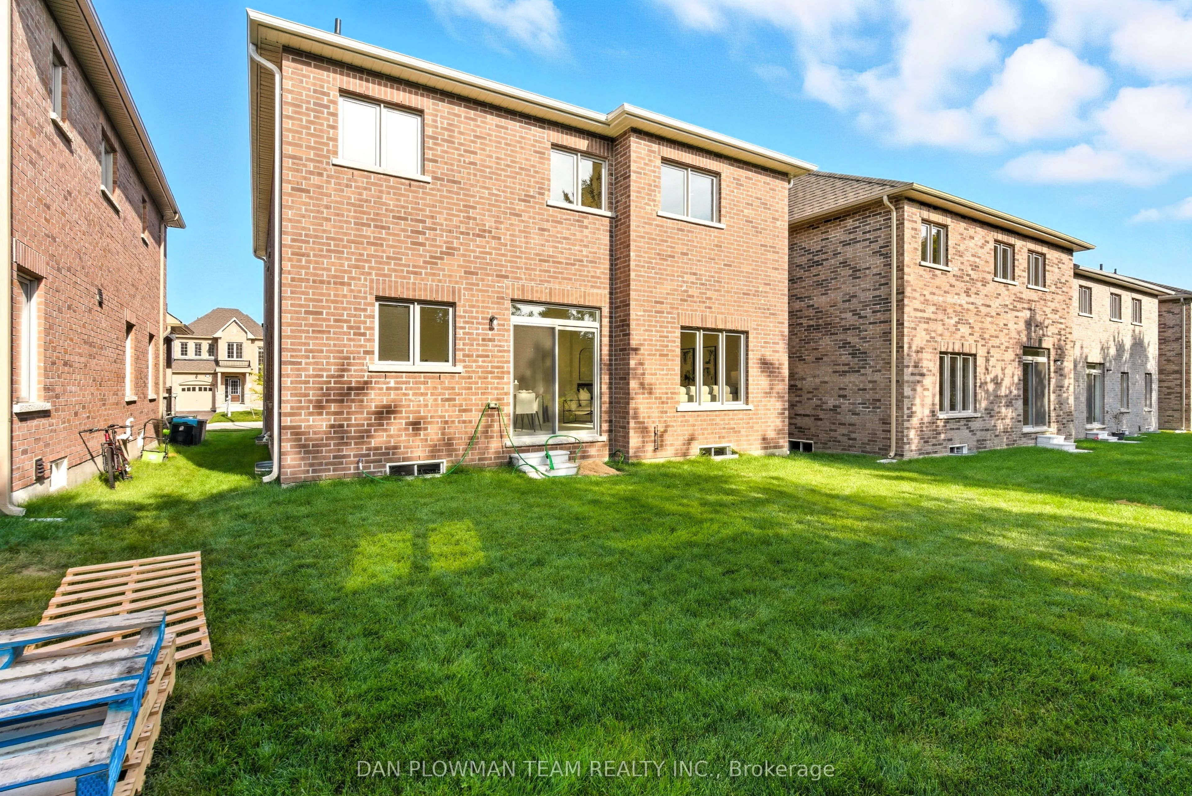 98 North Garden Boulevard