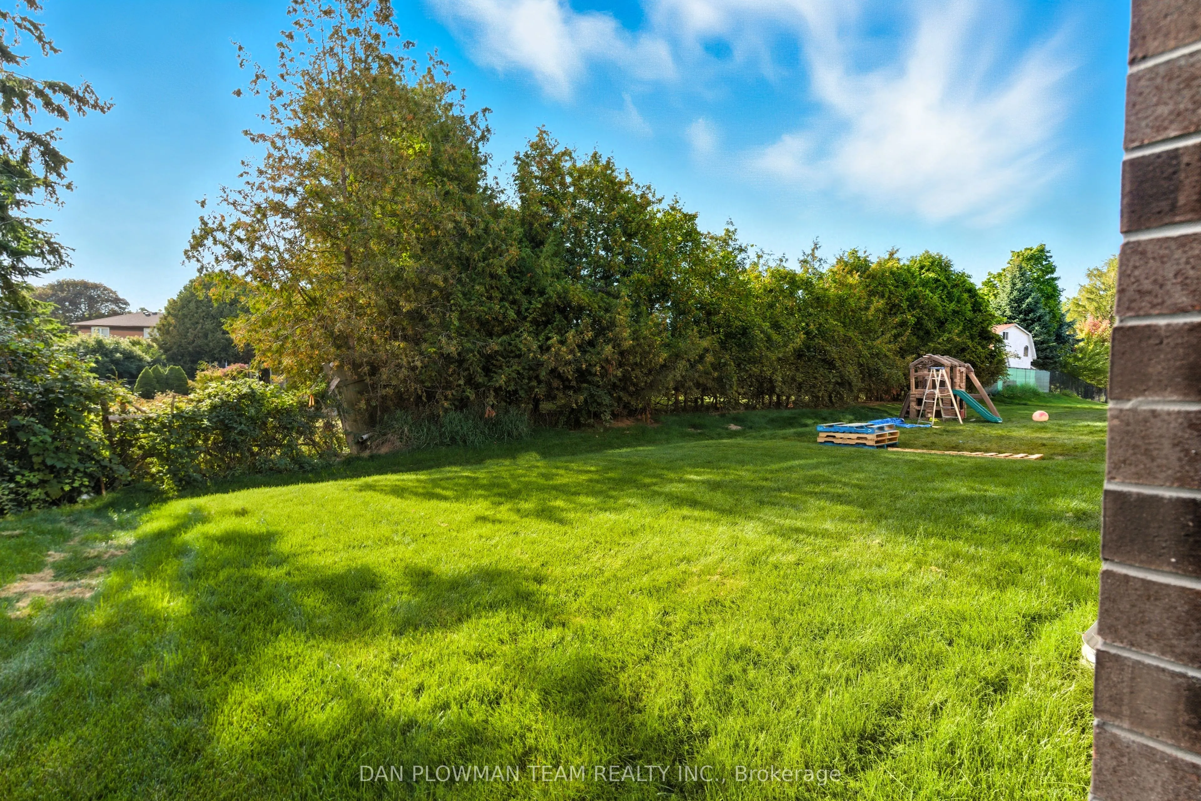 98 North Garden Boulevard