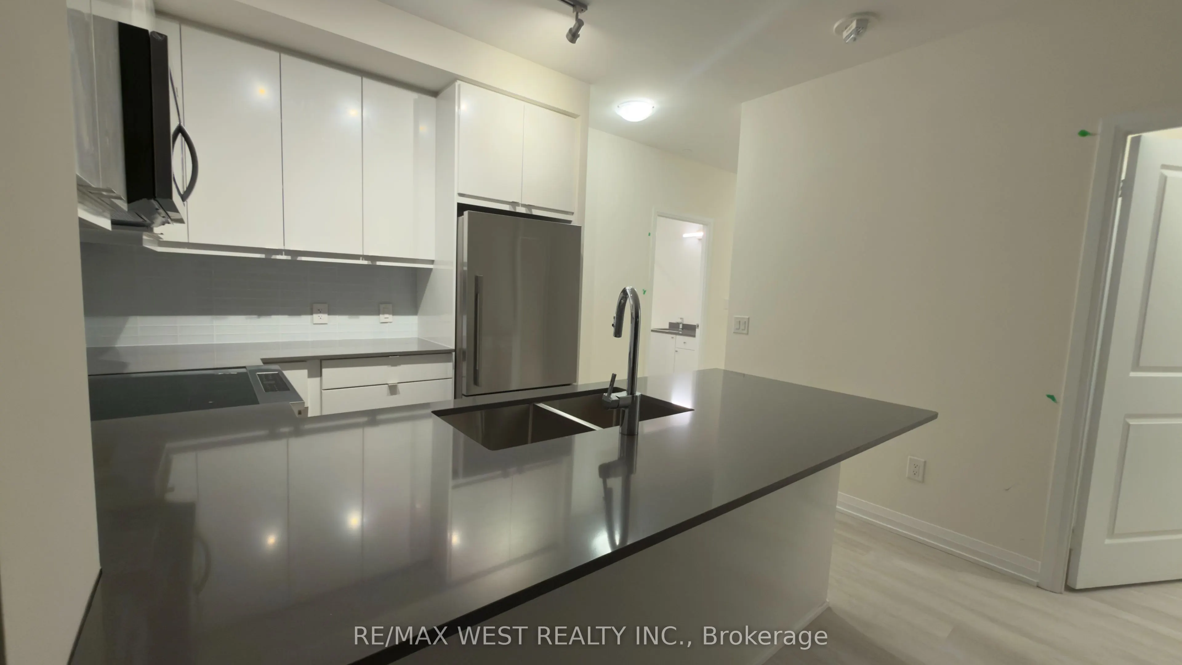 3260 Sheppard Avenue E, #2802