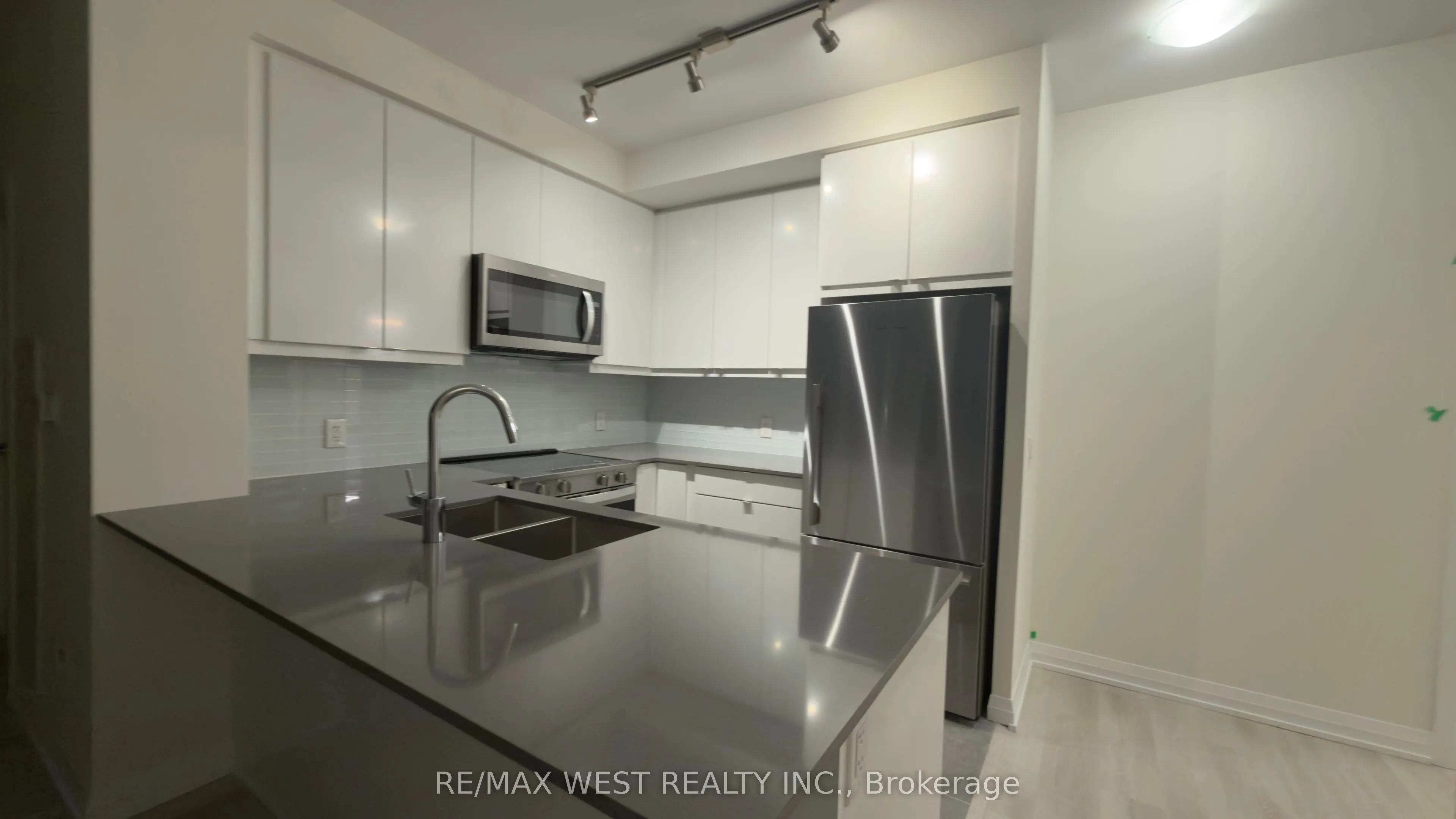 3260 Sheppard Avenue E, #2802