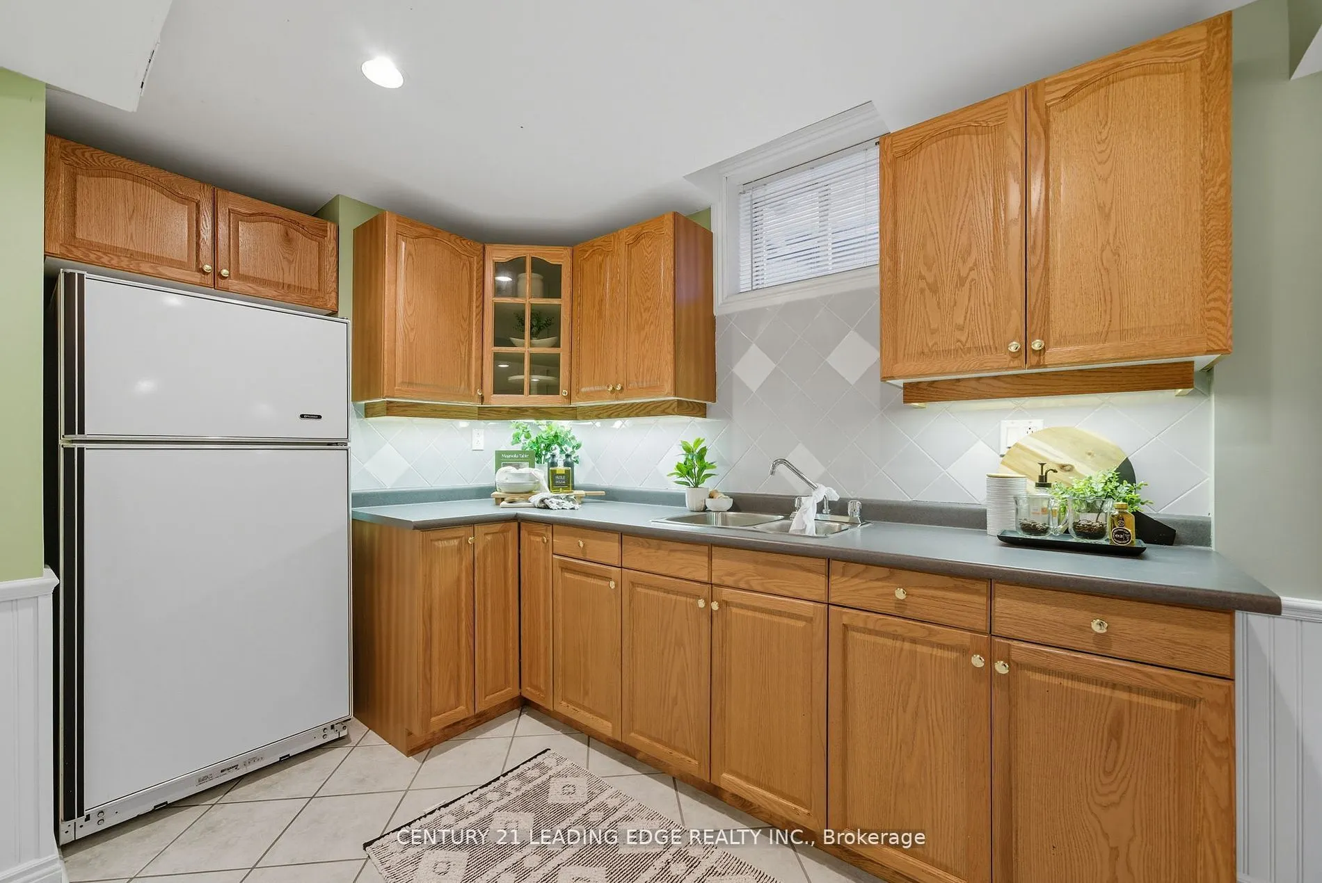 2308 Abbott Crescent