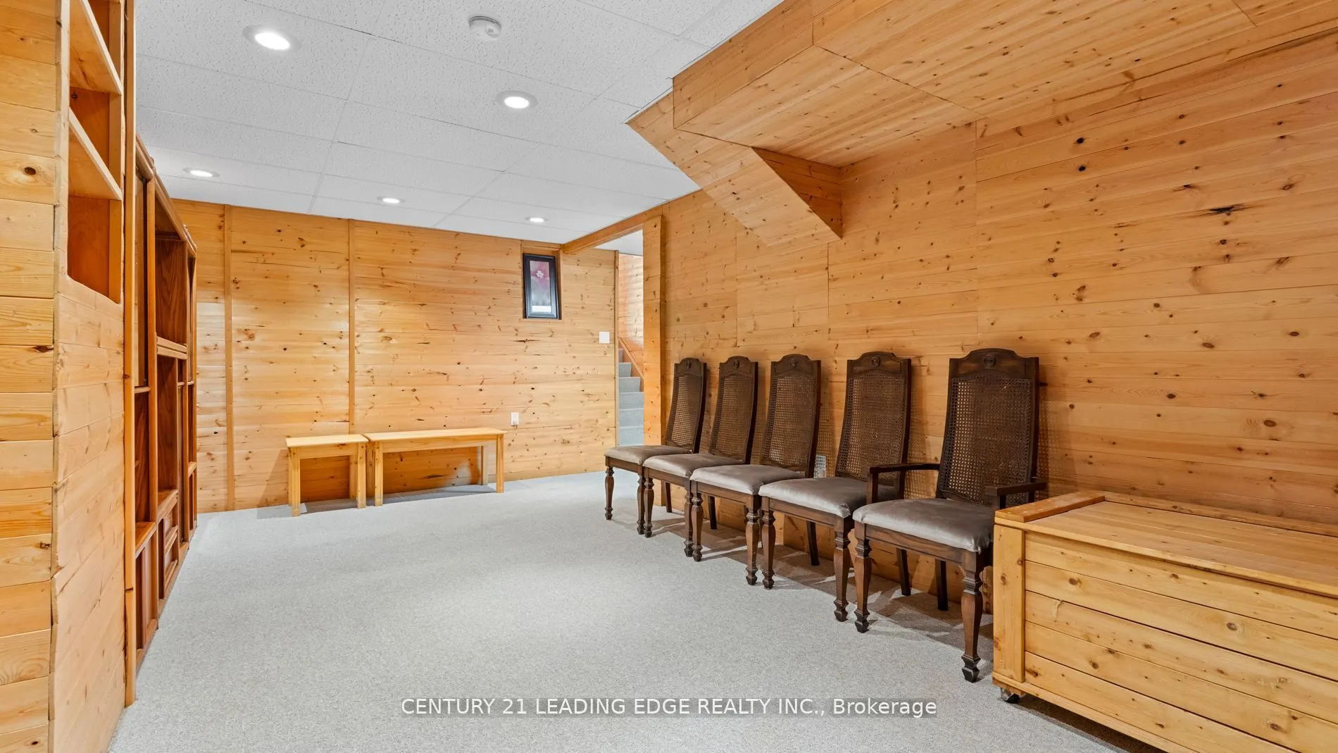 385 Compton Crescent