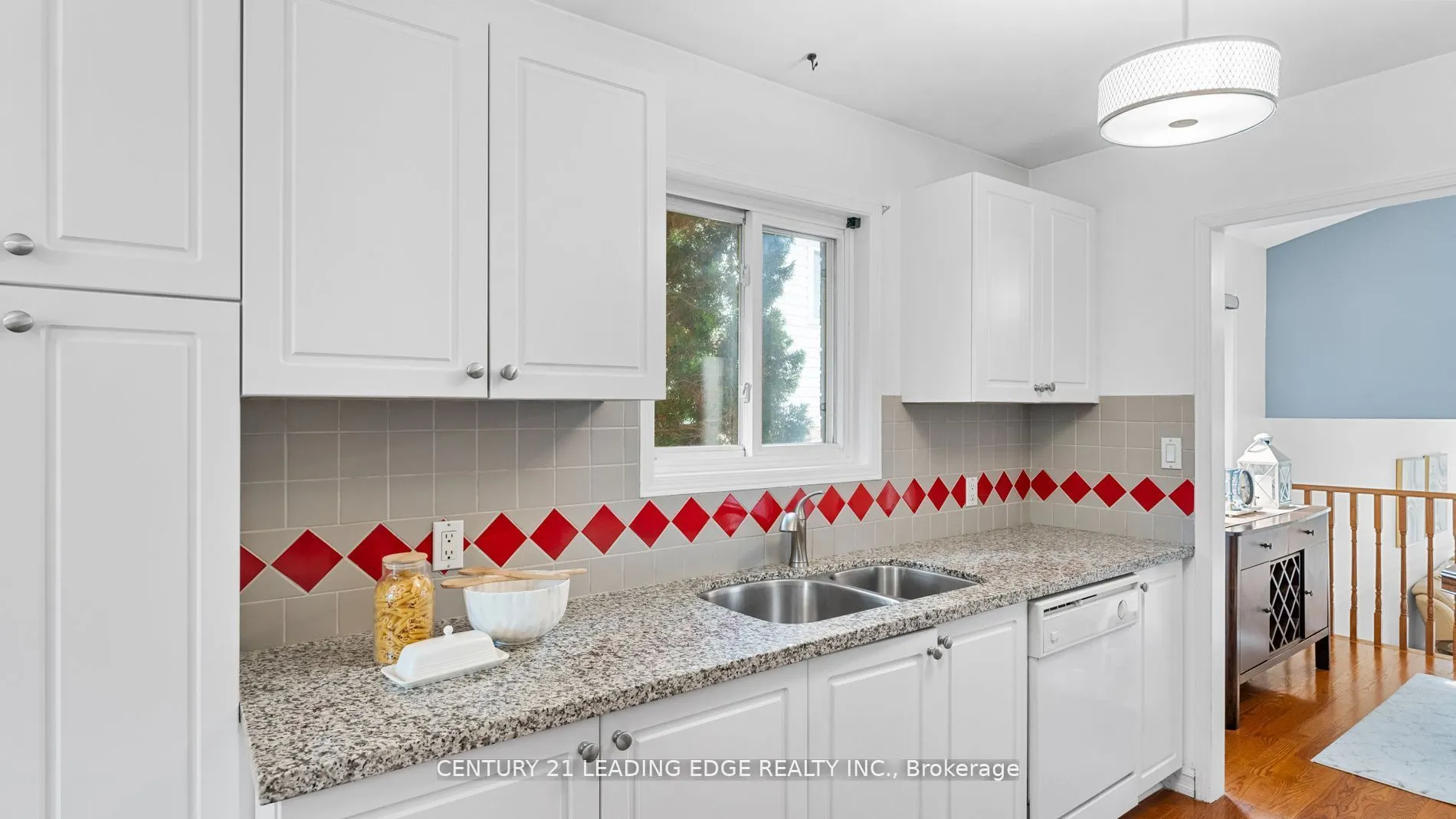 385 Compton Crescent