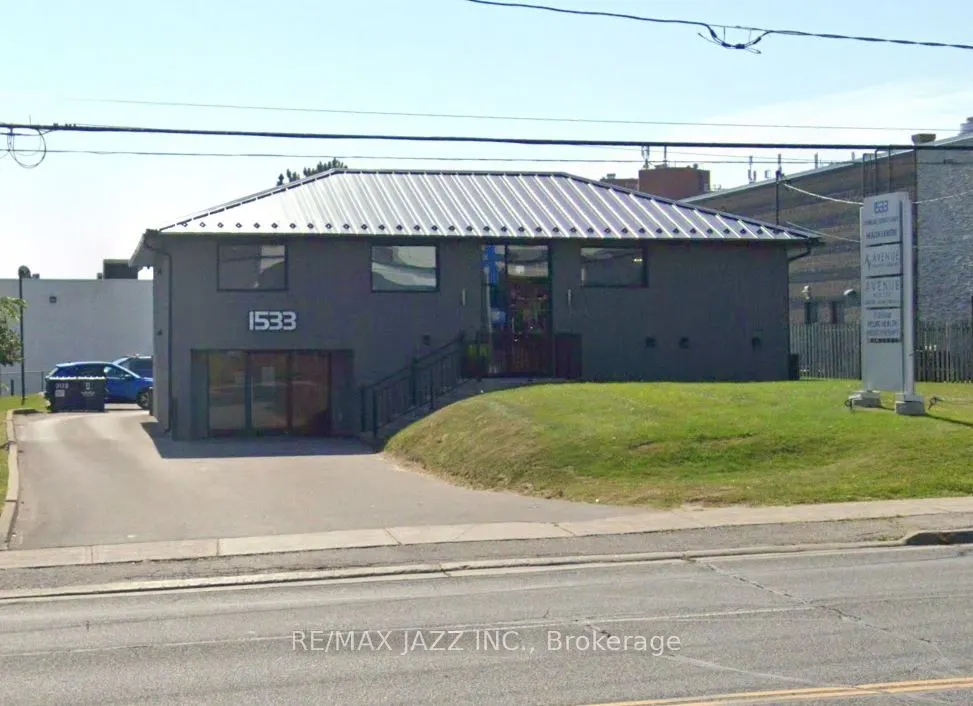 1533 Dundas Street E