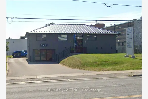 1533 Dundas Street E