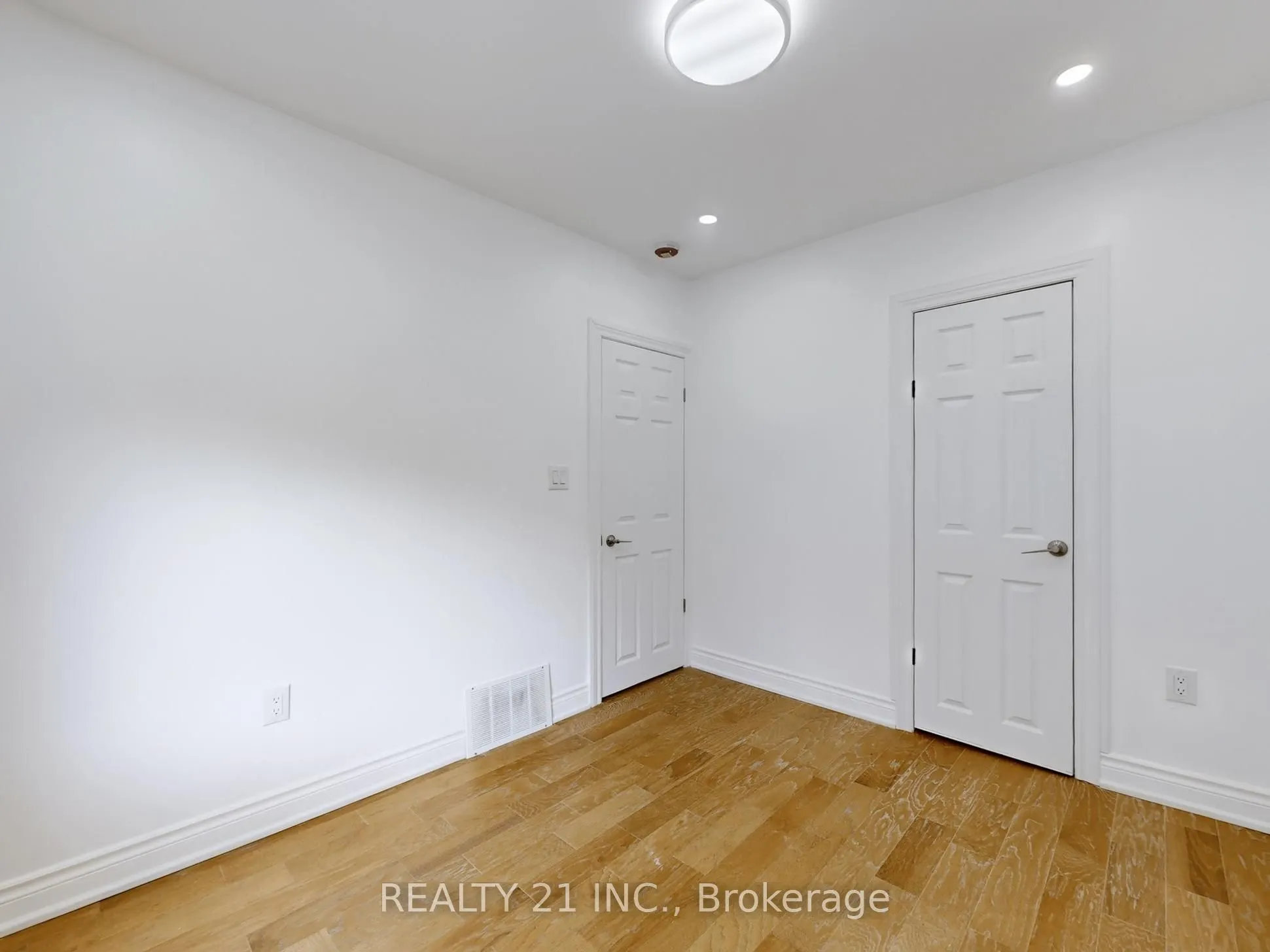 92 King Edward Ave Avenue