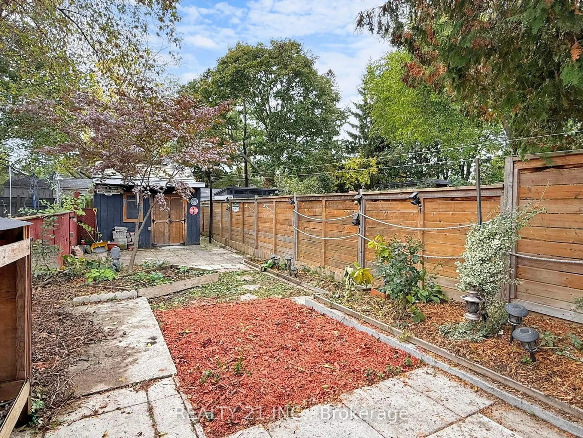 92 King Edward Ave Avenue