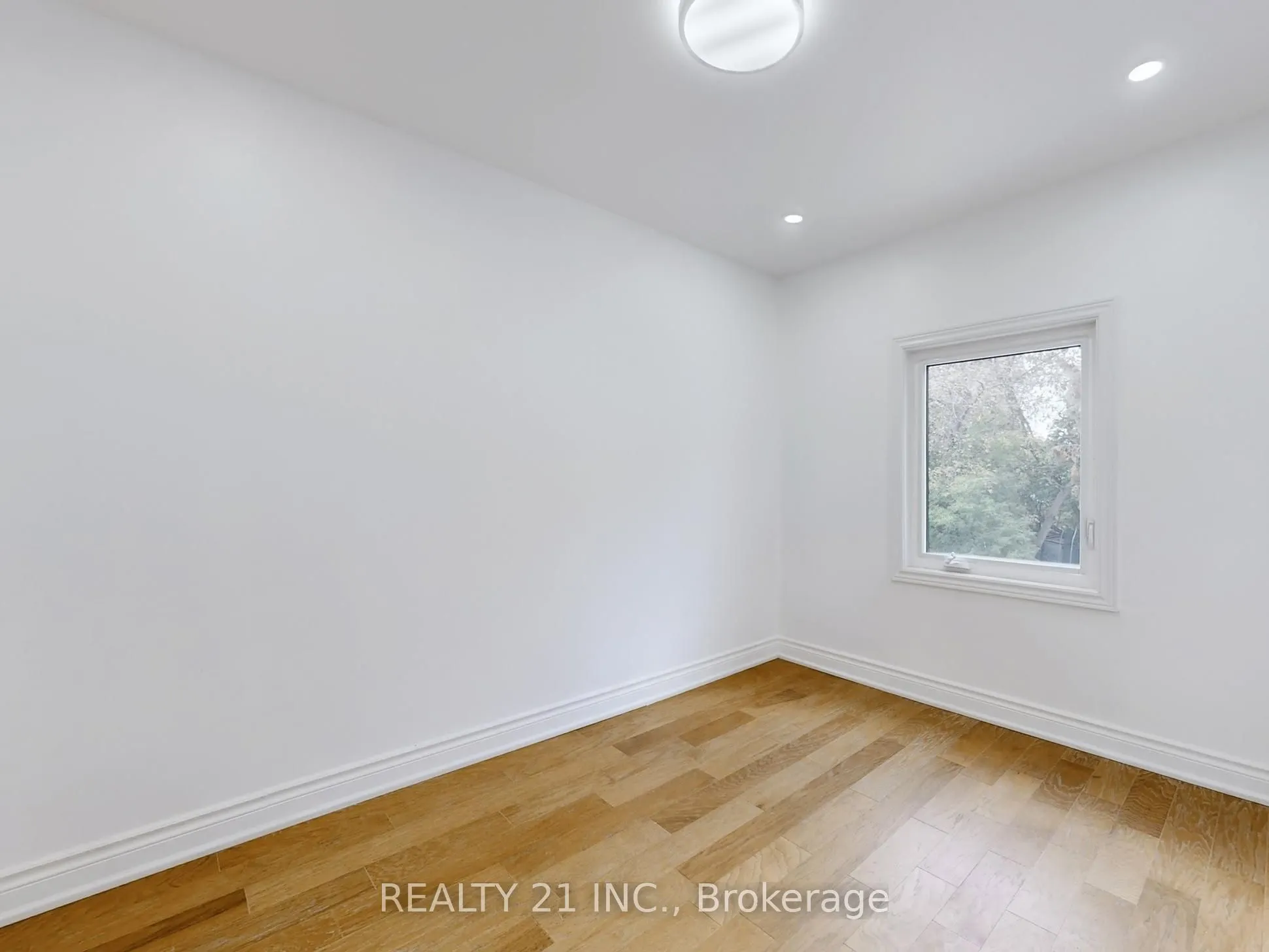 92 King Edward Ave Avenue