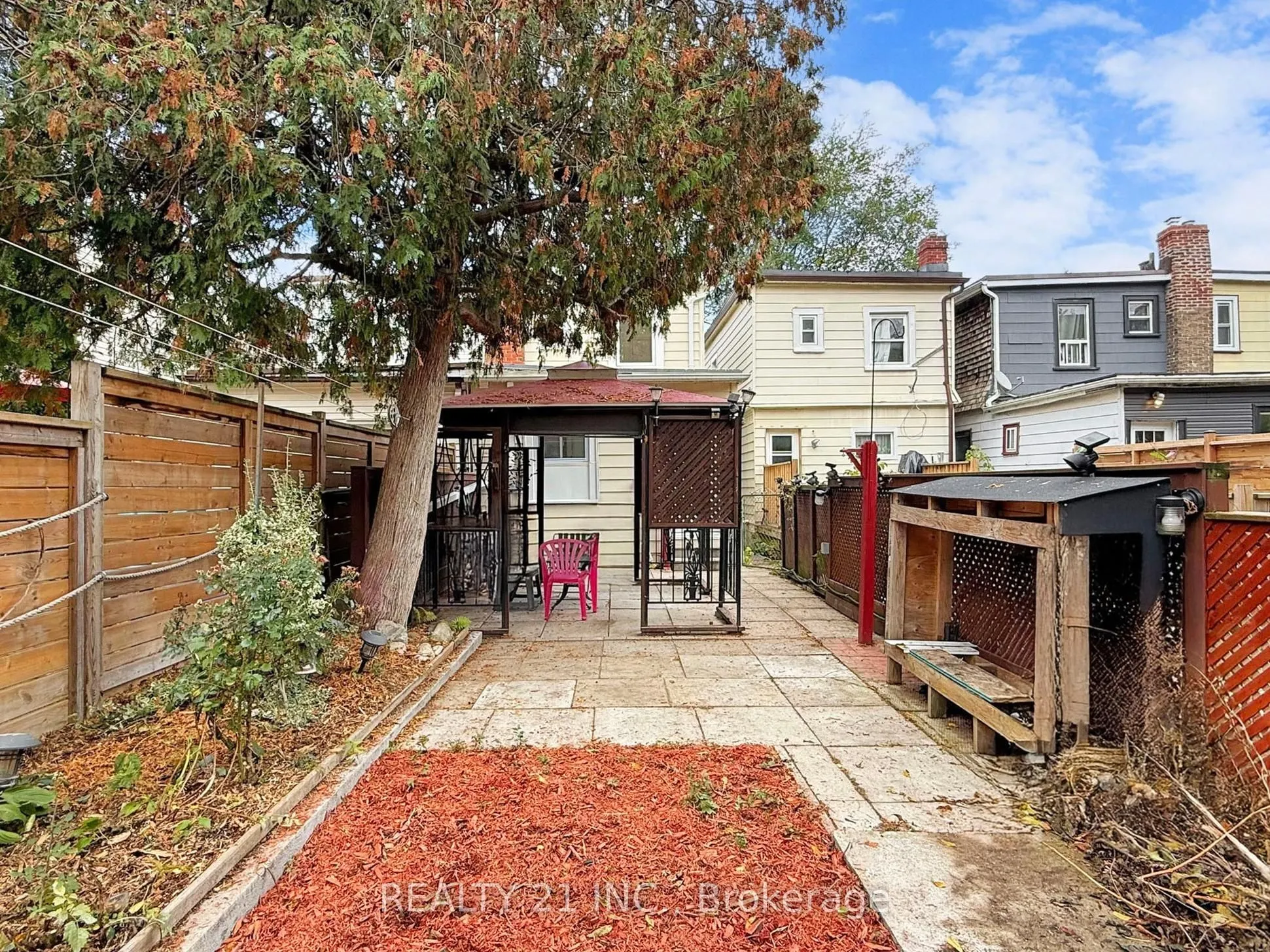 92 King Edward Ave Avenue