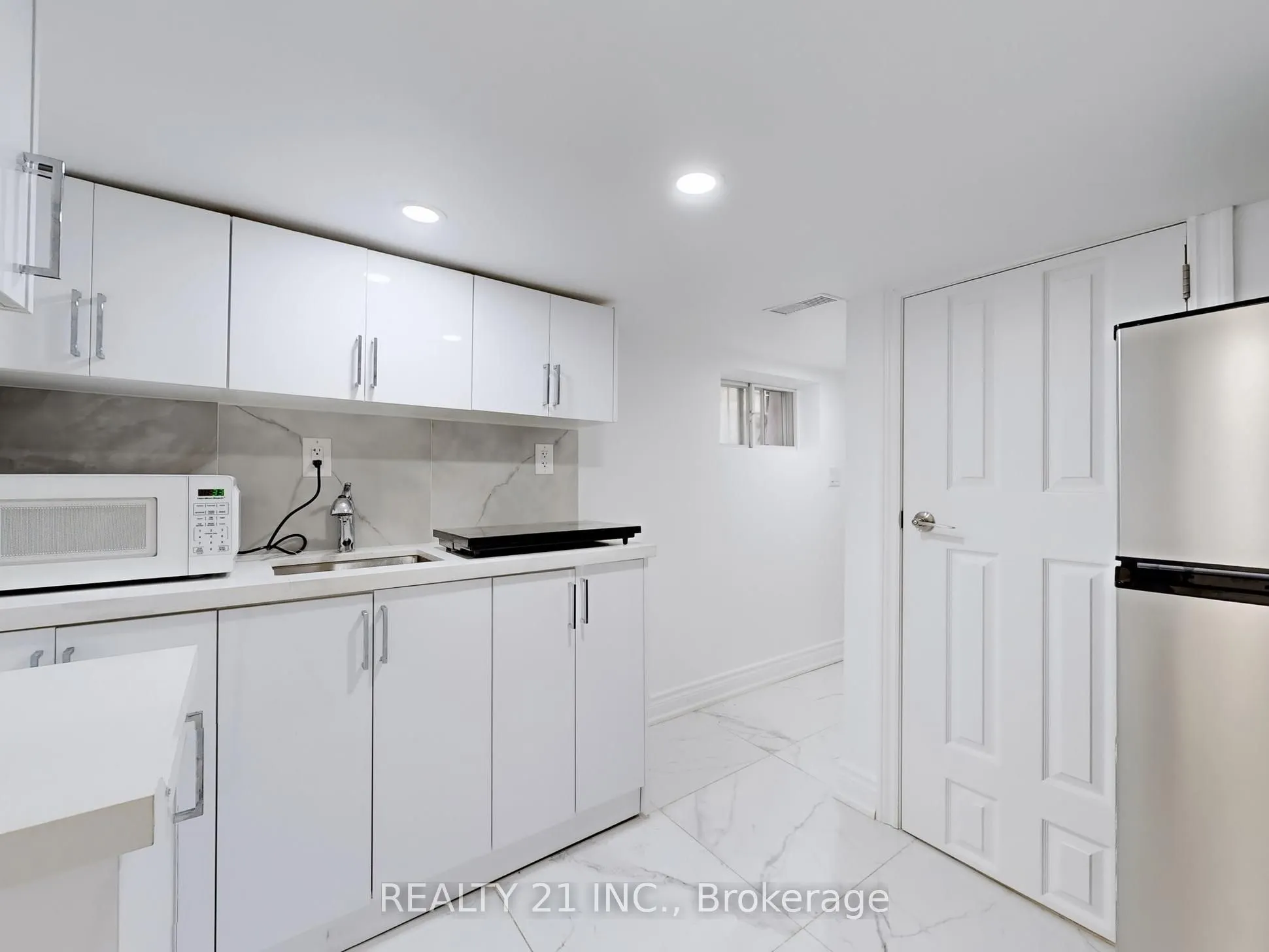 92 King Edward Ave Avenue