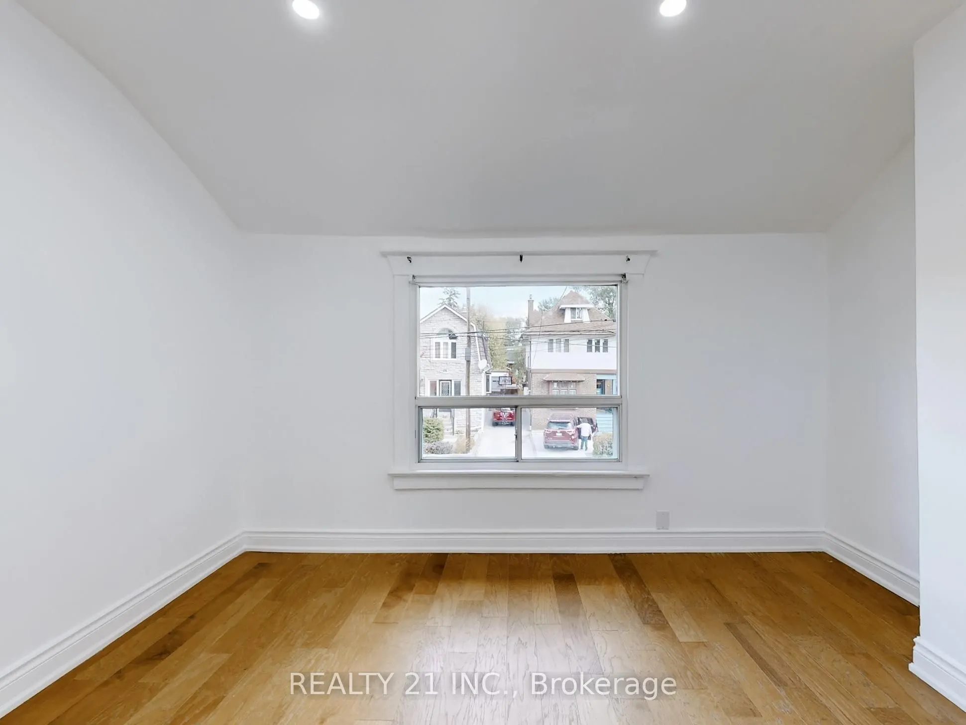 92 King Edward Ave Avenue