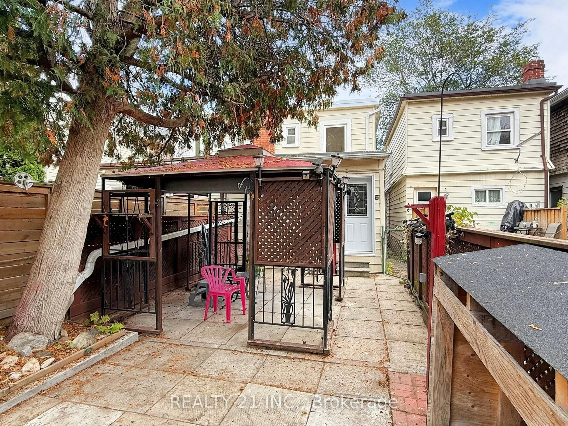 92 King Edward Ave Avenue