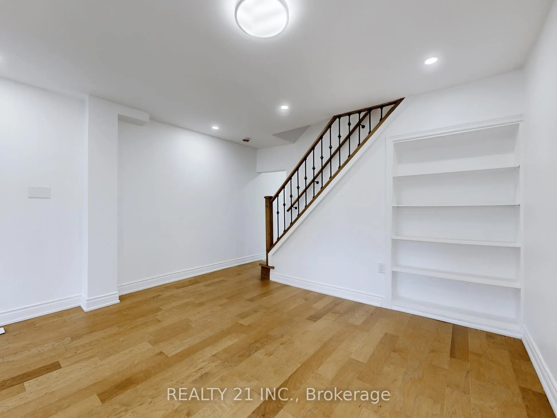 92 King Edward Ave Avenue