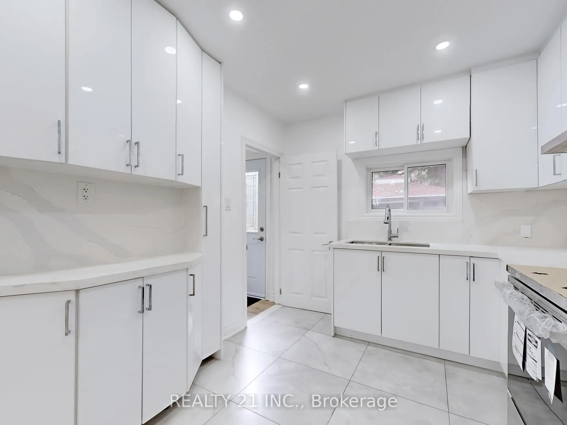 92 King Edward Ave Avenue