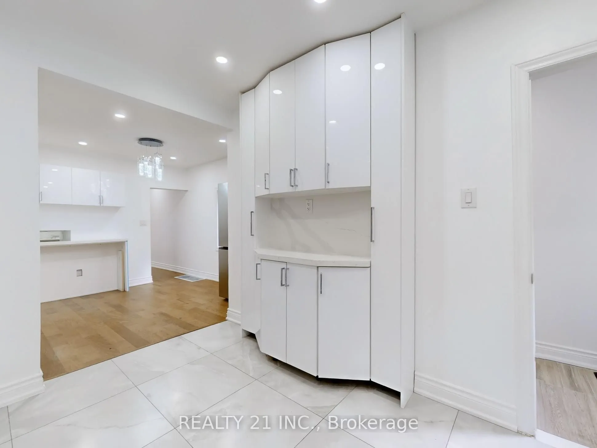 92 King Edward Ave Avenue